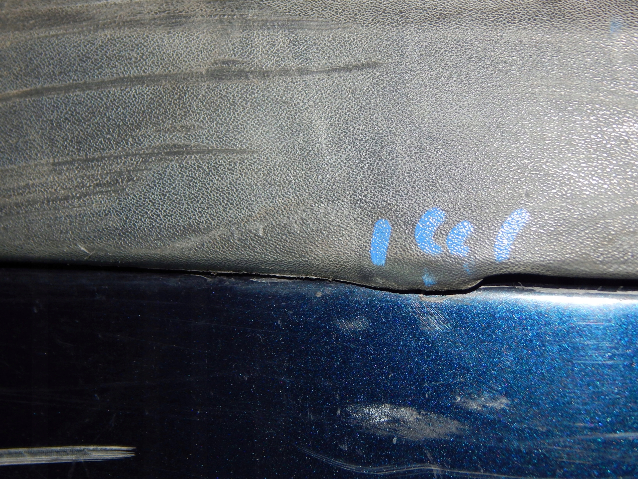 VOLVO V70 PREDNÝ NÁRAZNÍK