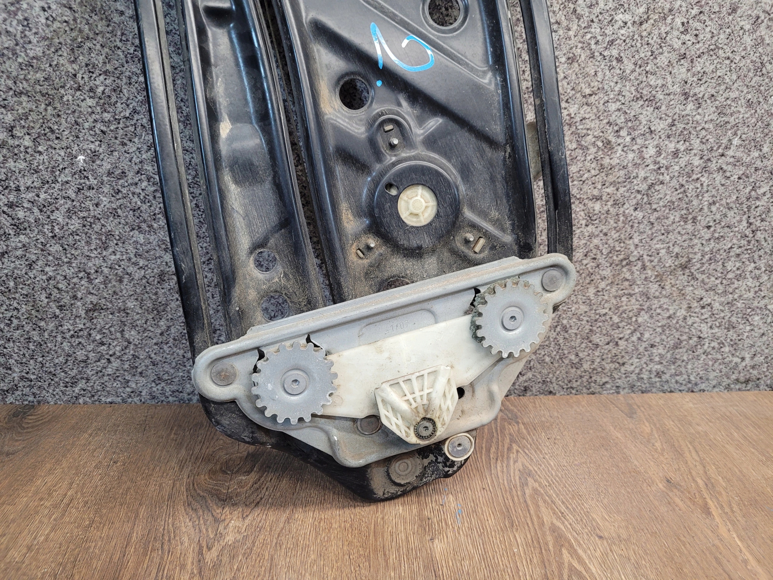 BMW 1 E88 cabrio ĽAVÉ ZADNÉ SŤAHOVANIE OKNA 7165593