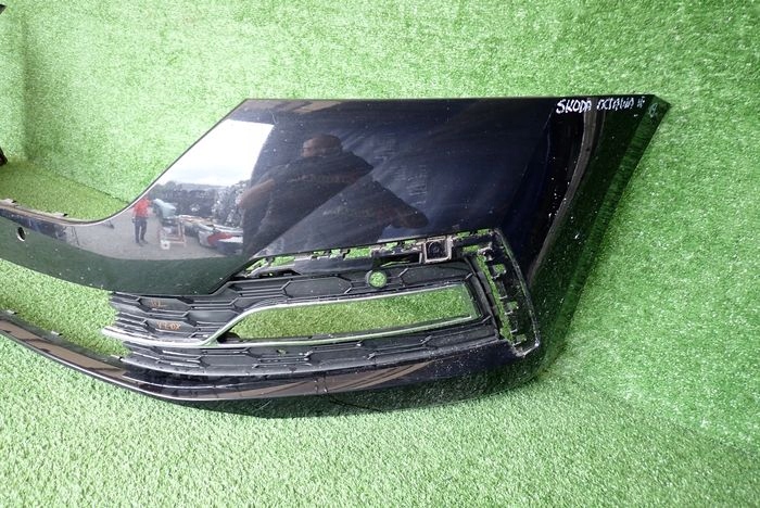 SKODA OCTAVIA IV 19-23 PREDNÝ NÁRAZNÍK