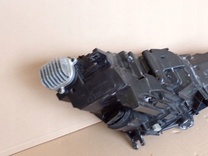 AUDI A4 B9 MATRIX 15- LAVE PREDNE SVETLO 8W0941035