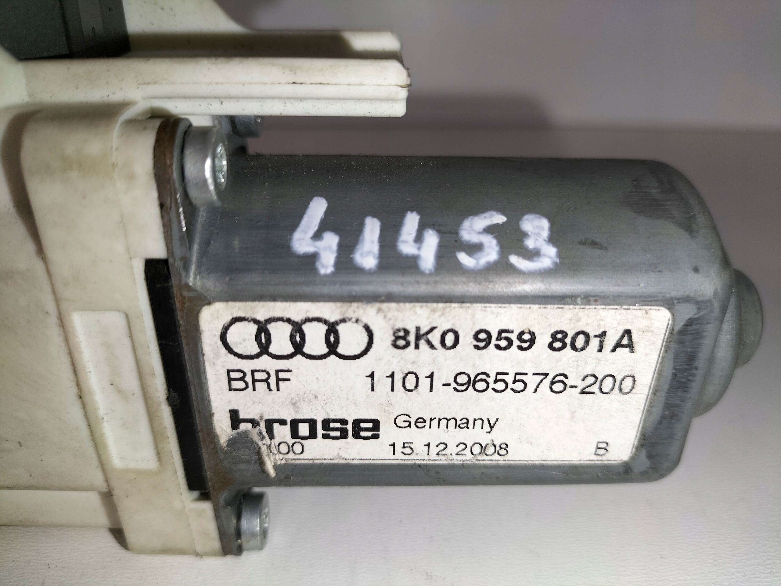 MOTORČEK ĽAVÉHO PREDNÉHO SŤAHOVANIA OKNA AUDI A4 B8 07- A5 07- SUPERB II 08-
