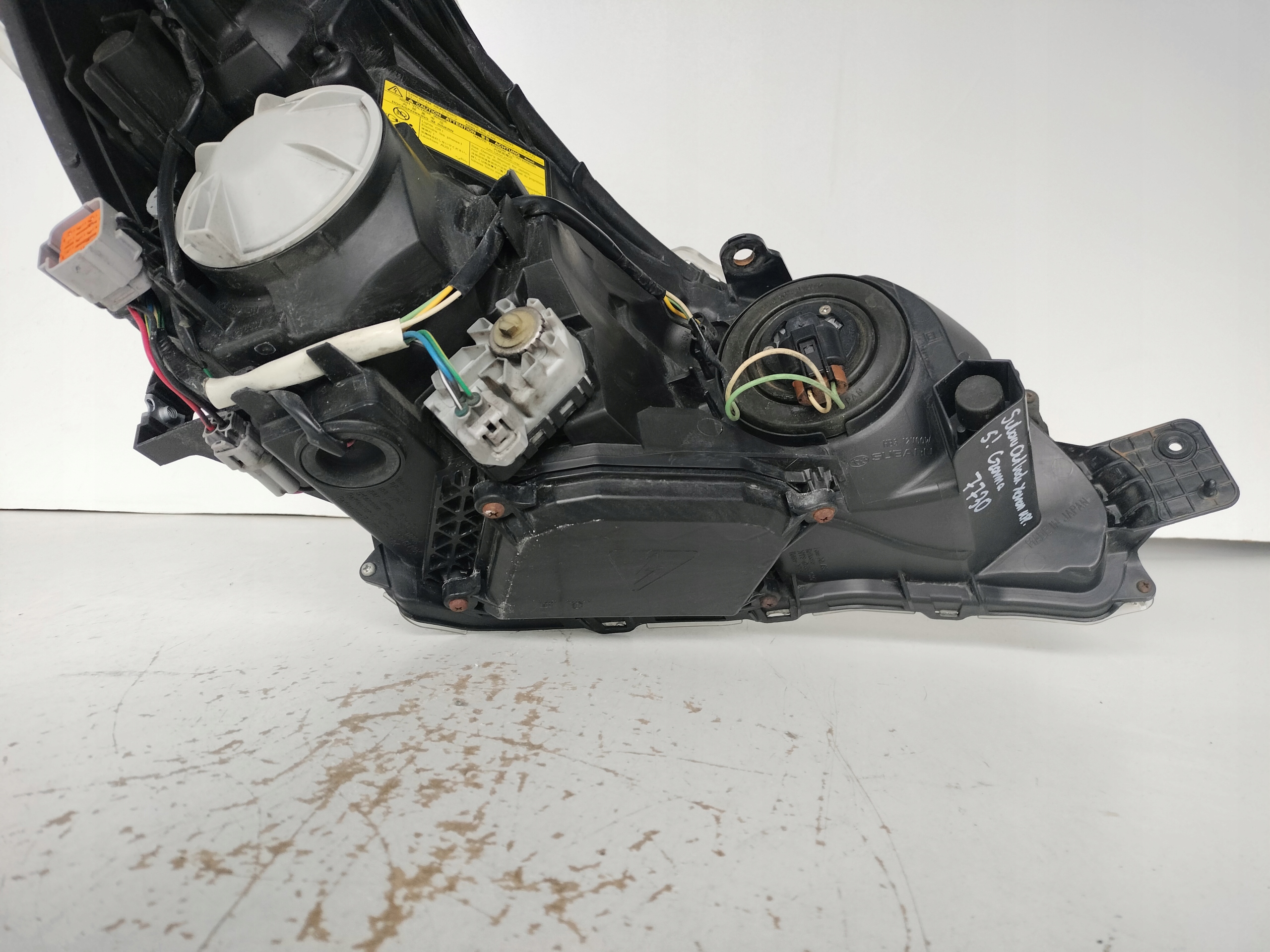 LAVE PREDNE SVETLO SUBARU OUTBACK 09- XENON ČIERNE