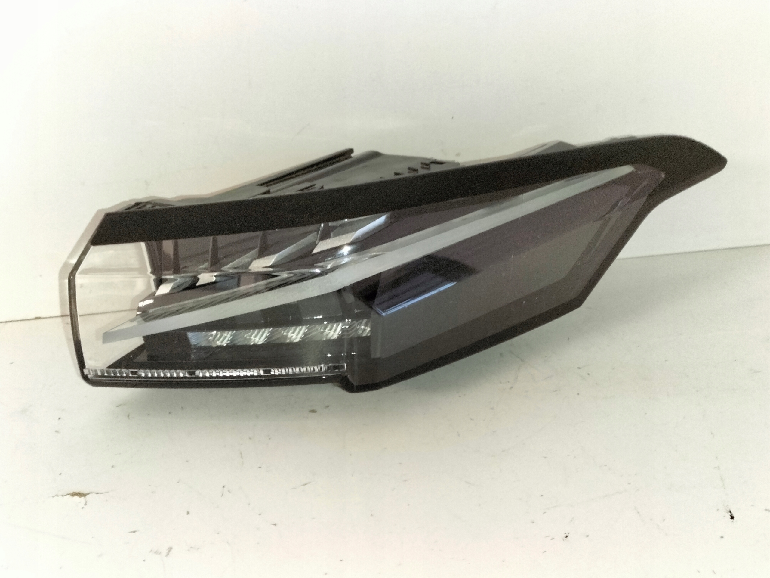 PRAVE ZADNE SVETLO PEUGEOT 308 III T10 21- GT LED