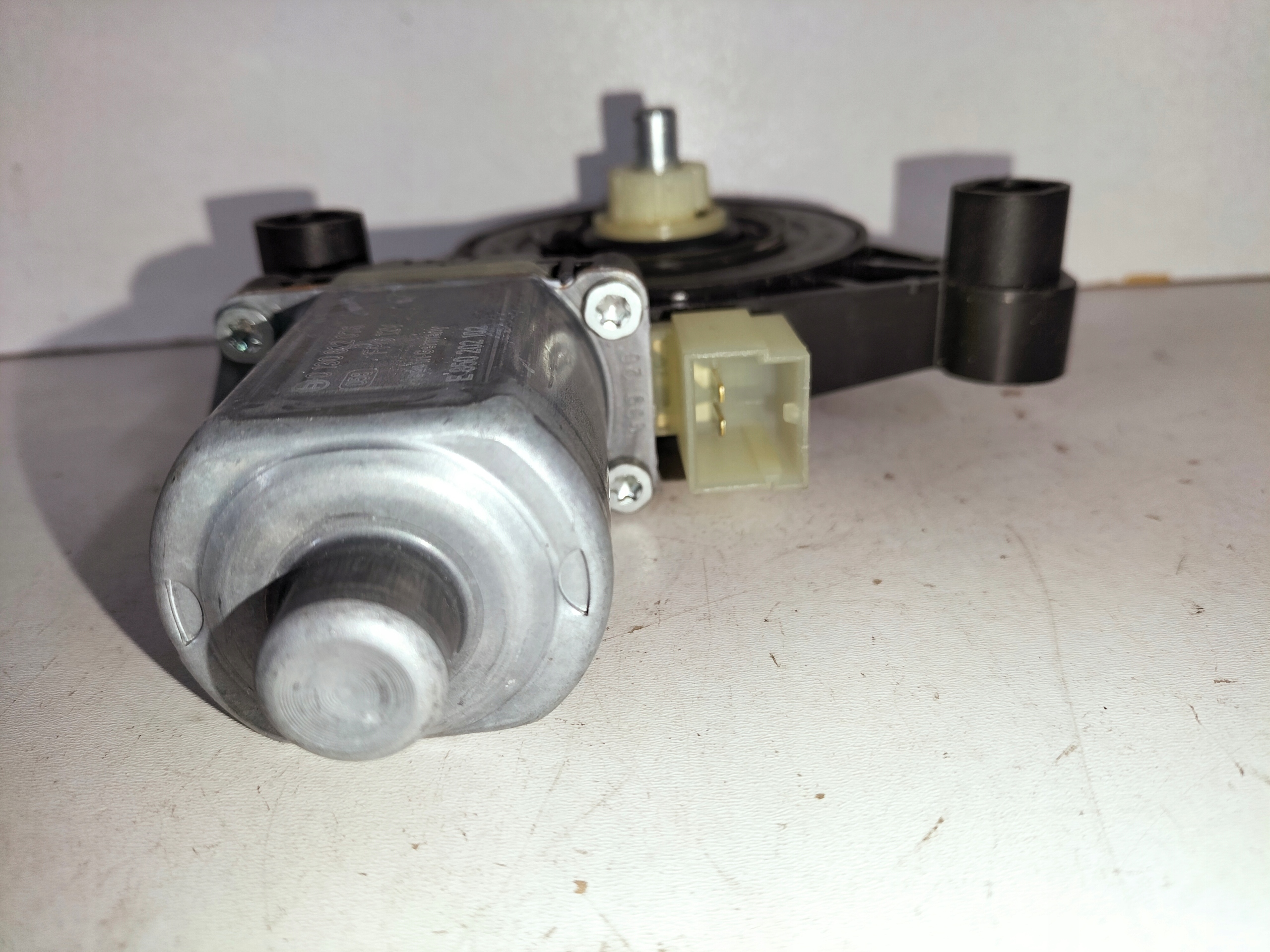 PRAVY PREDNY MOTORCEK STAHOVANIA OKNA VW GOLF VII 12-