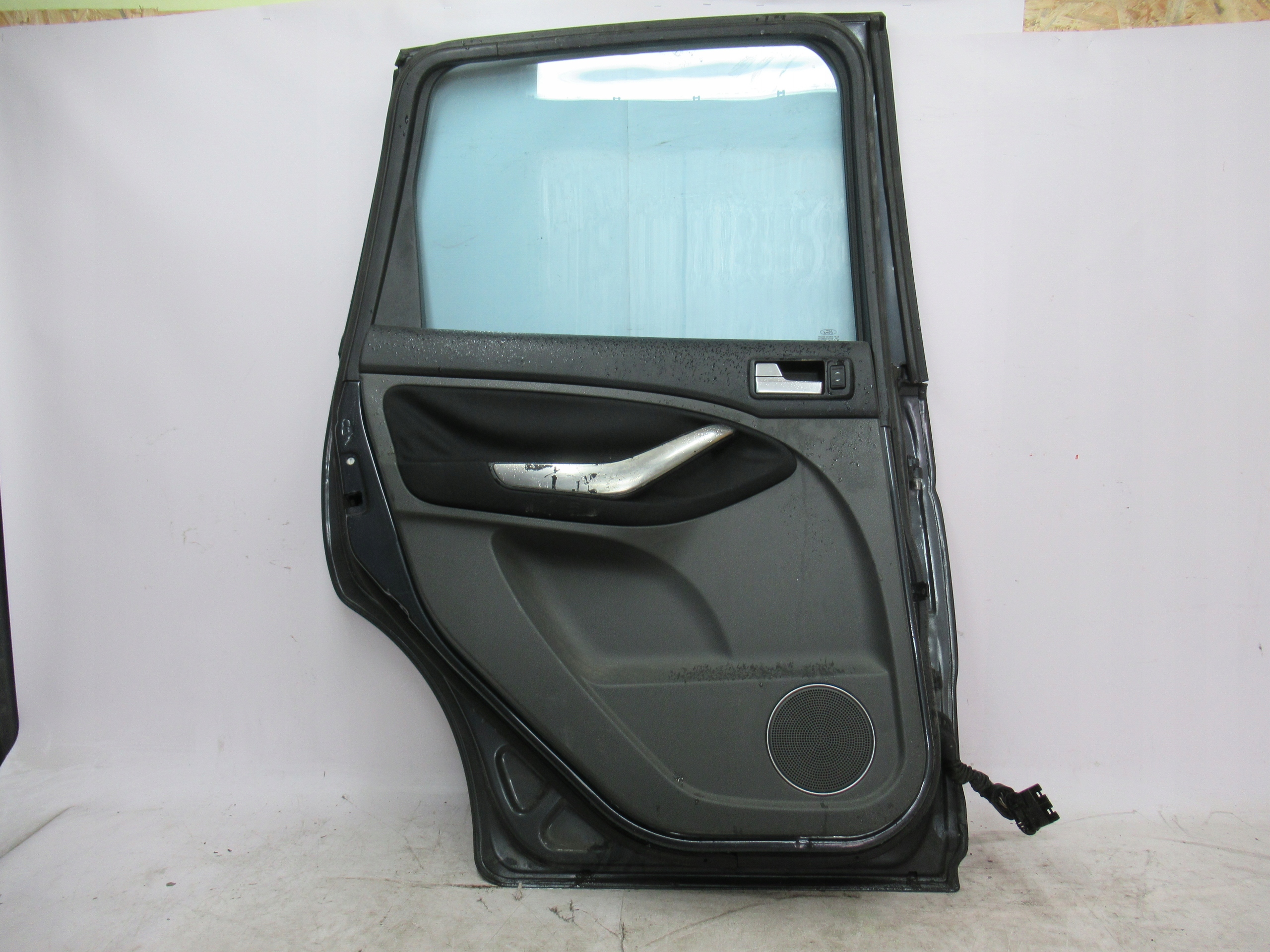 ĽAVÉ ZADNÉ DVERE FORD C-MAX MK1