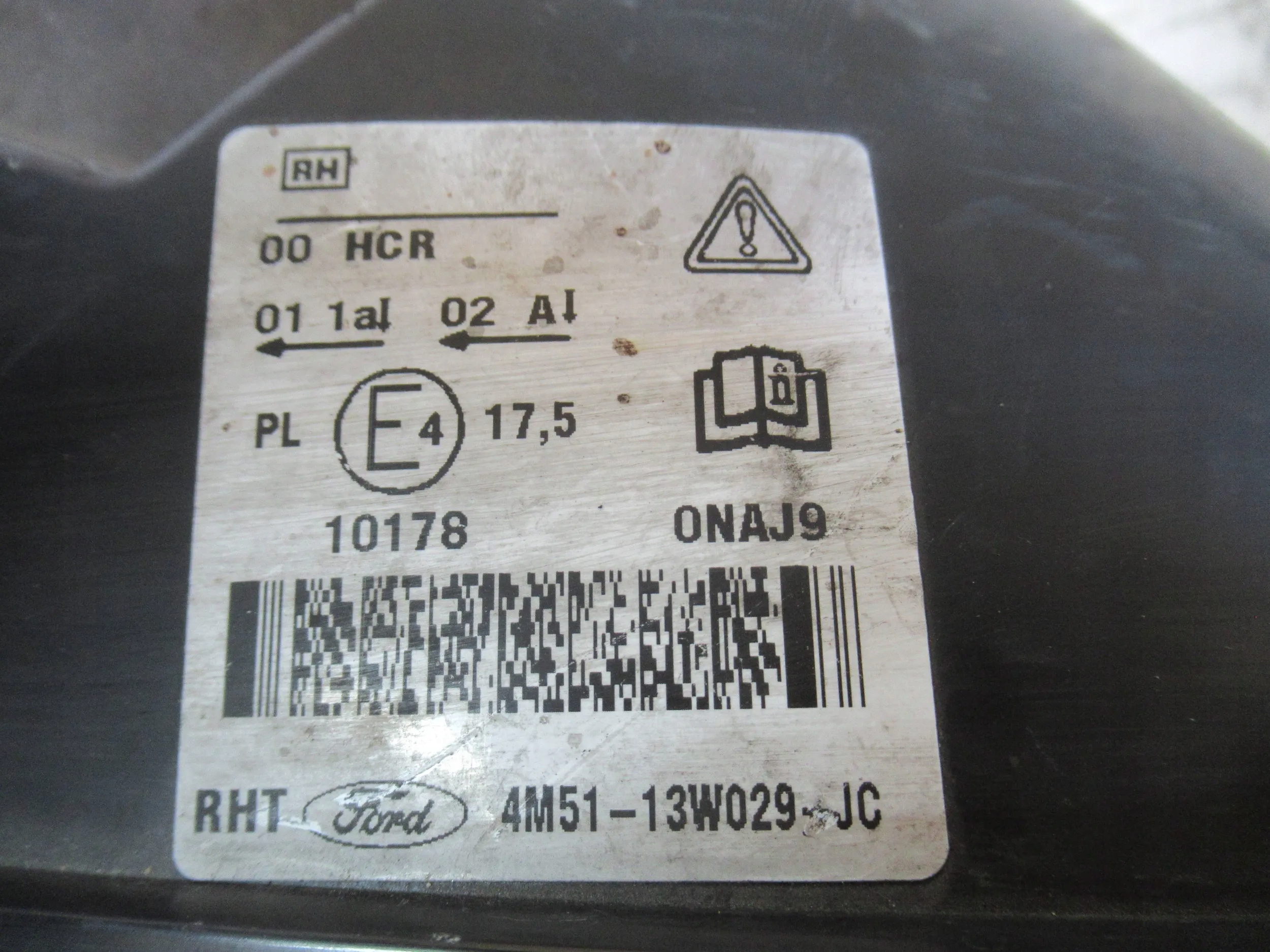 PRAVE PREDNE SVETLO FORD FOCUS MK2 II 2 04-