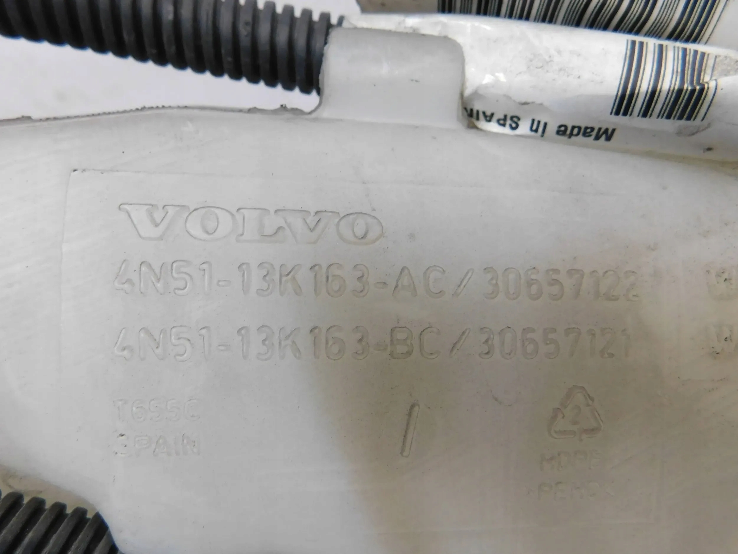NÁDOBKA OSTREKOVAČOV VOLVO C30