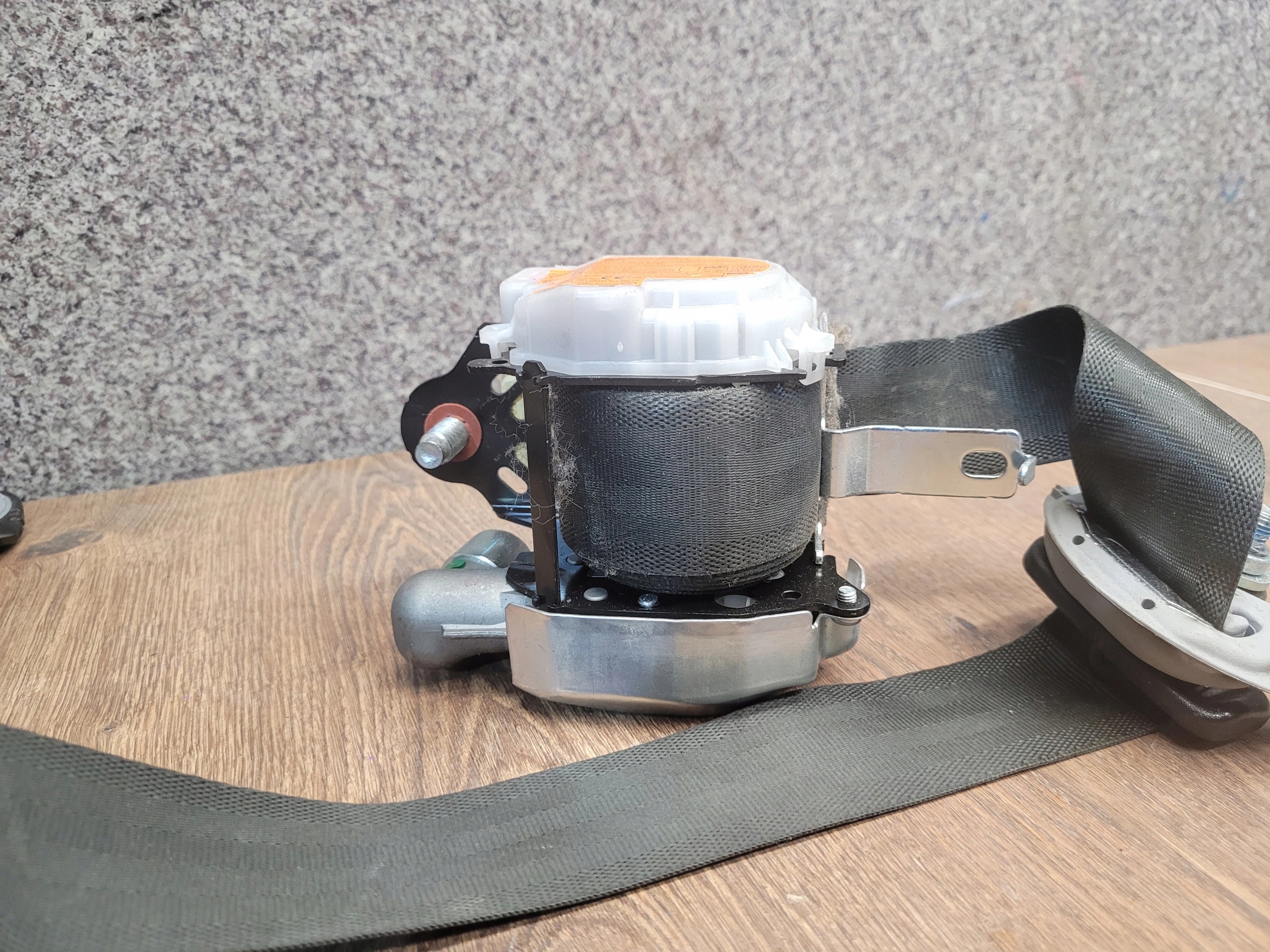 PRAVY PREDNY BEZPECNOSTNY PAS HYUNDAI I40 14R- 88820-3Z000TX