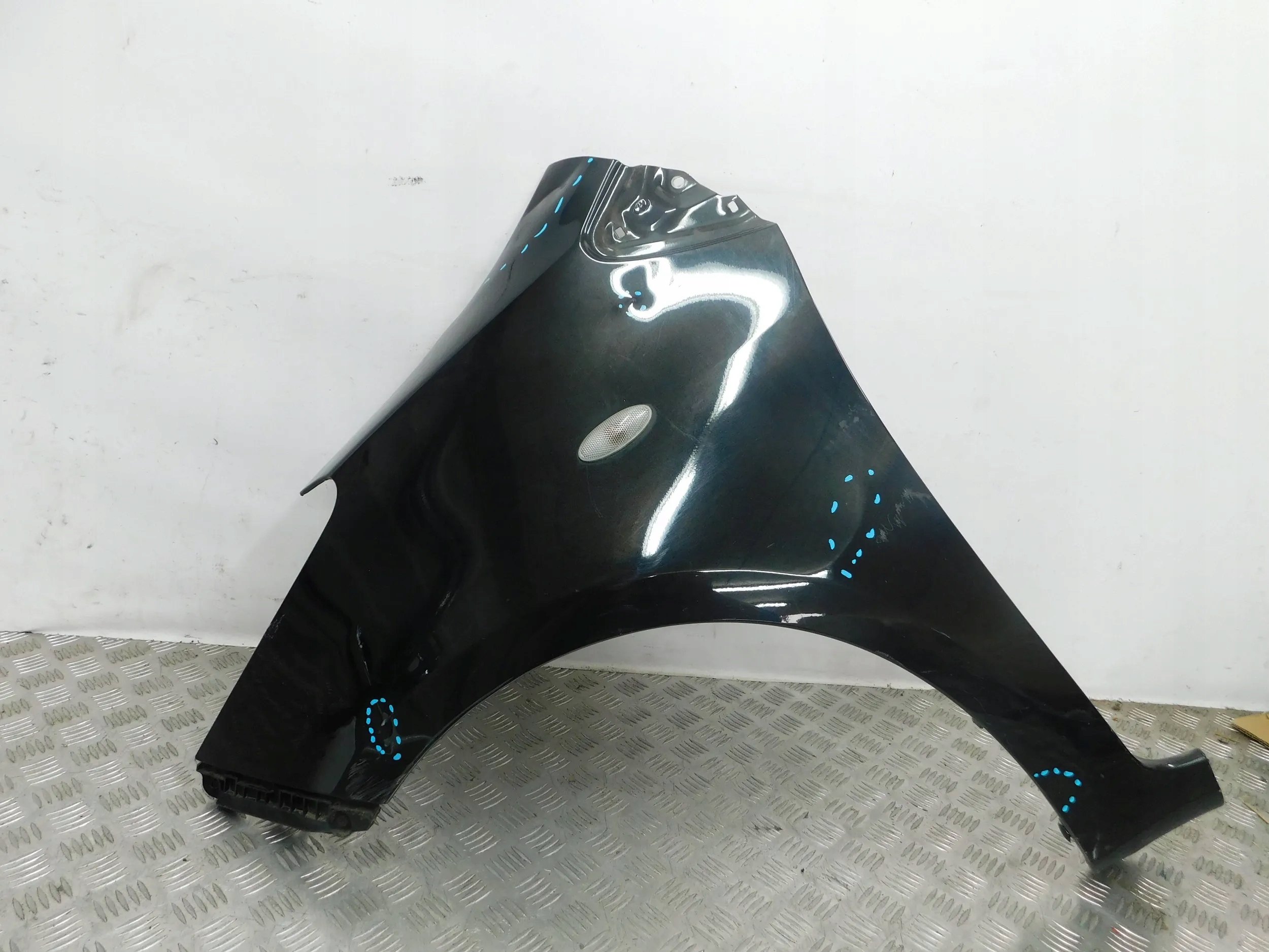 BLATNIK PREDNÝ LAVY TOYOTA YARIS II 2