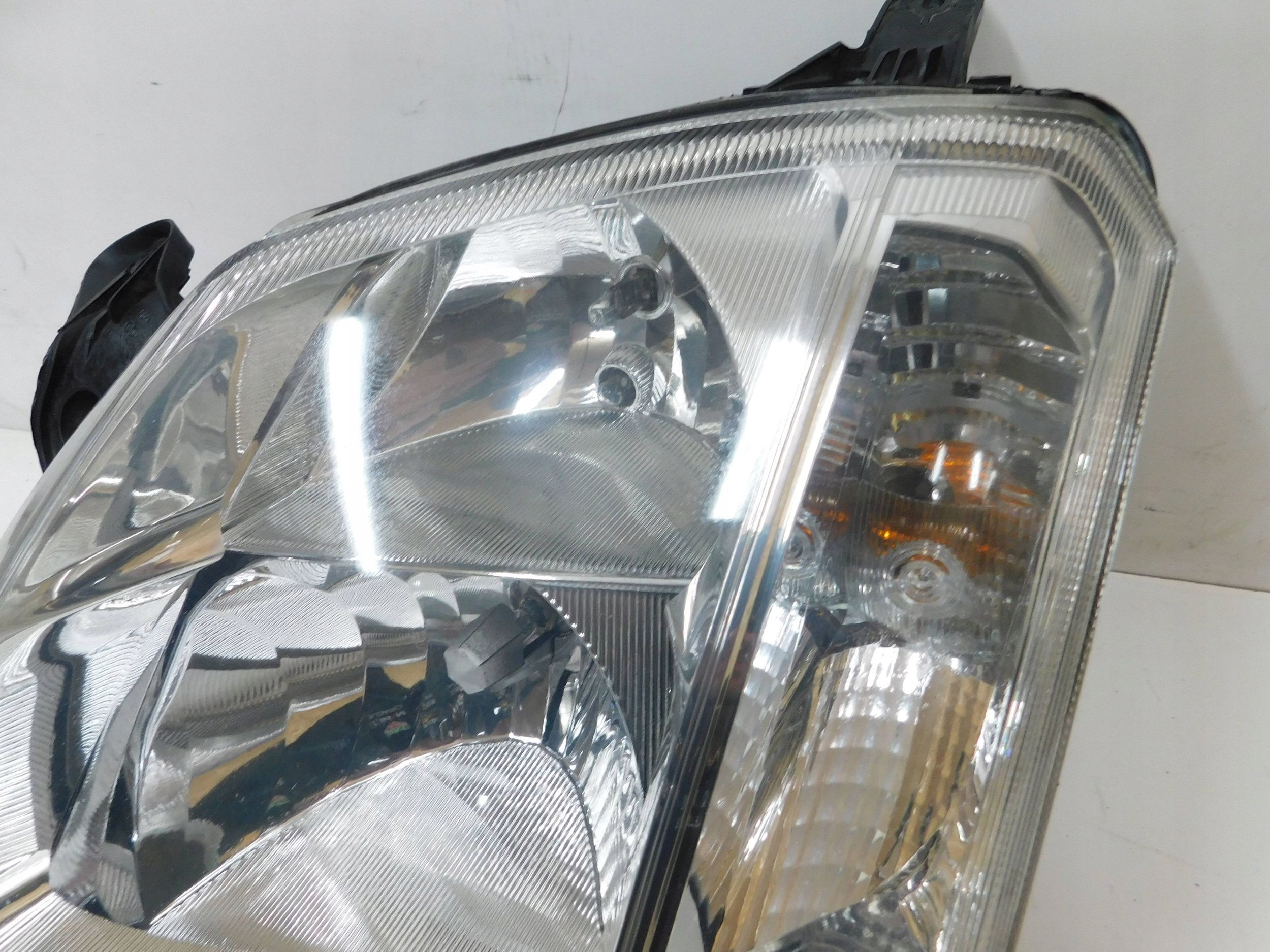 LAVE PREDNE SVETLO OPEL MERIVA A