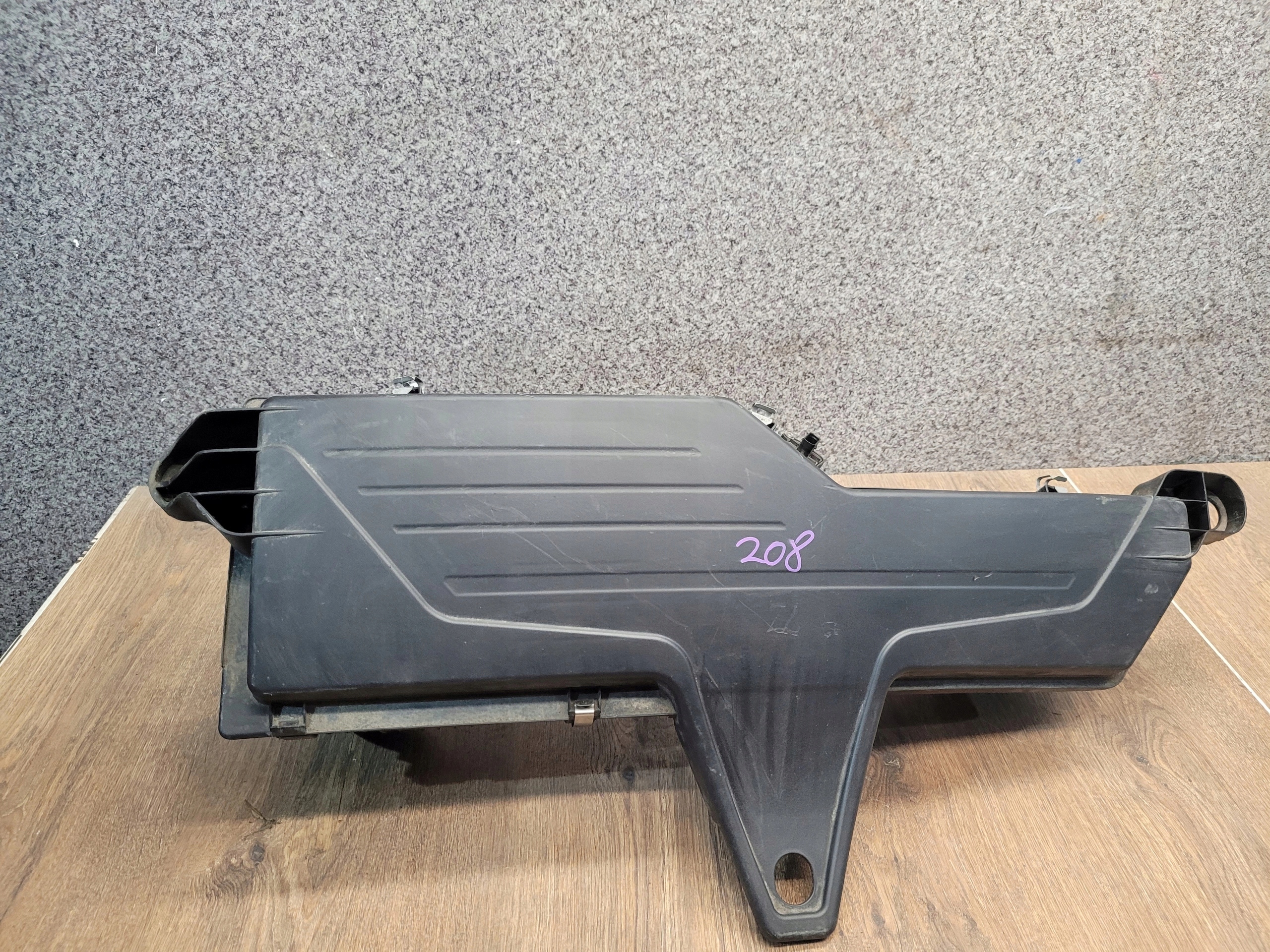 BMW F30 F31 2.0D OBAL VZDUCHOVÉHO FILTERA 70518447