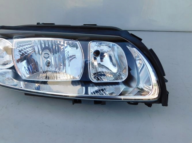 VOLVO V70 XC70 LIFT PRAVE PREDNE SVETLO