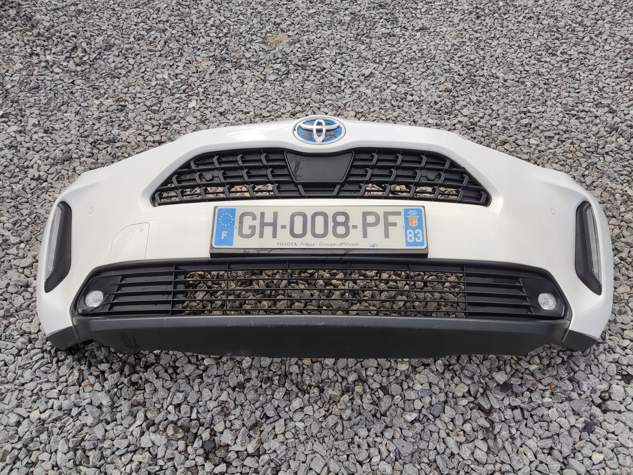 PREDNÝ NÁRAZNÍK KOMPLETNY PDC SENZORY TOYOTA YARIS CROSS 2020-2025 HYBRID