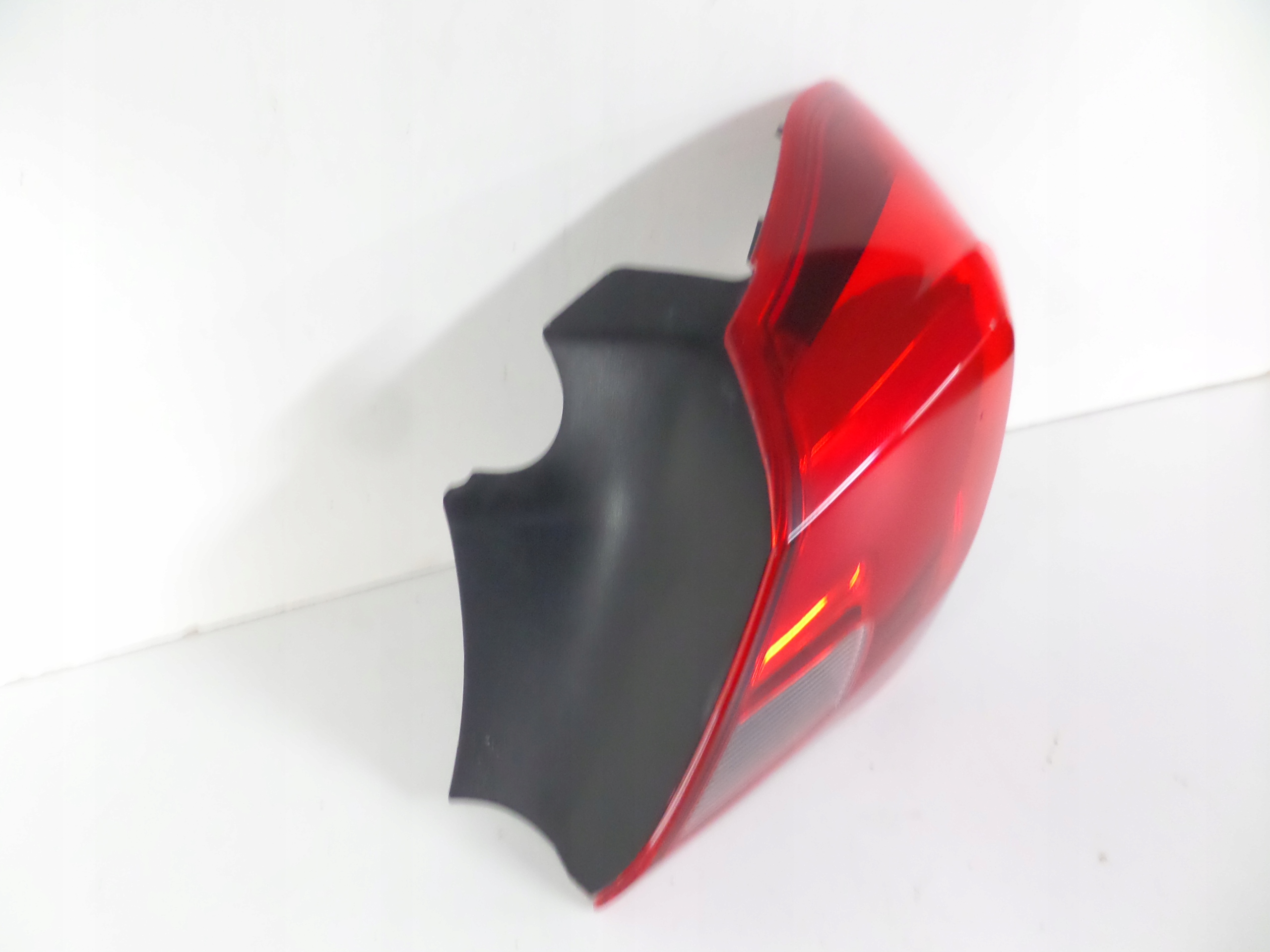 PRAVE ZADNE SVETLO OPEL CORSA E 14- 3DVERE