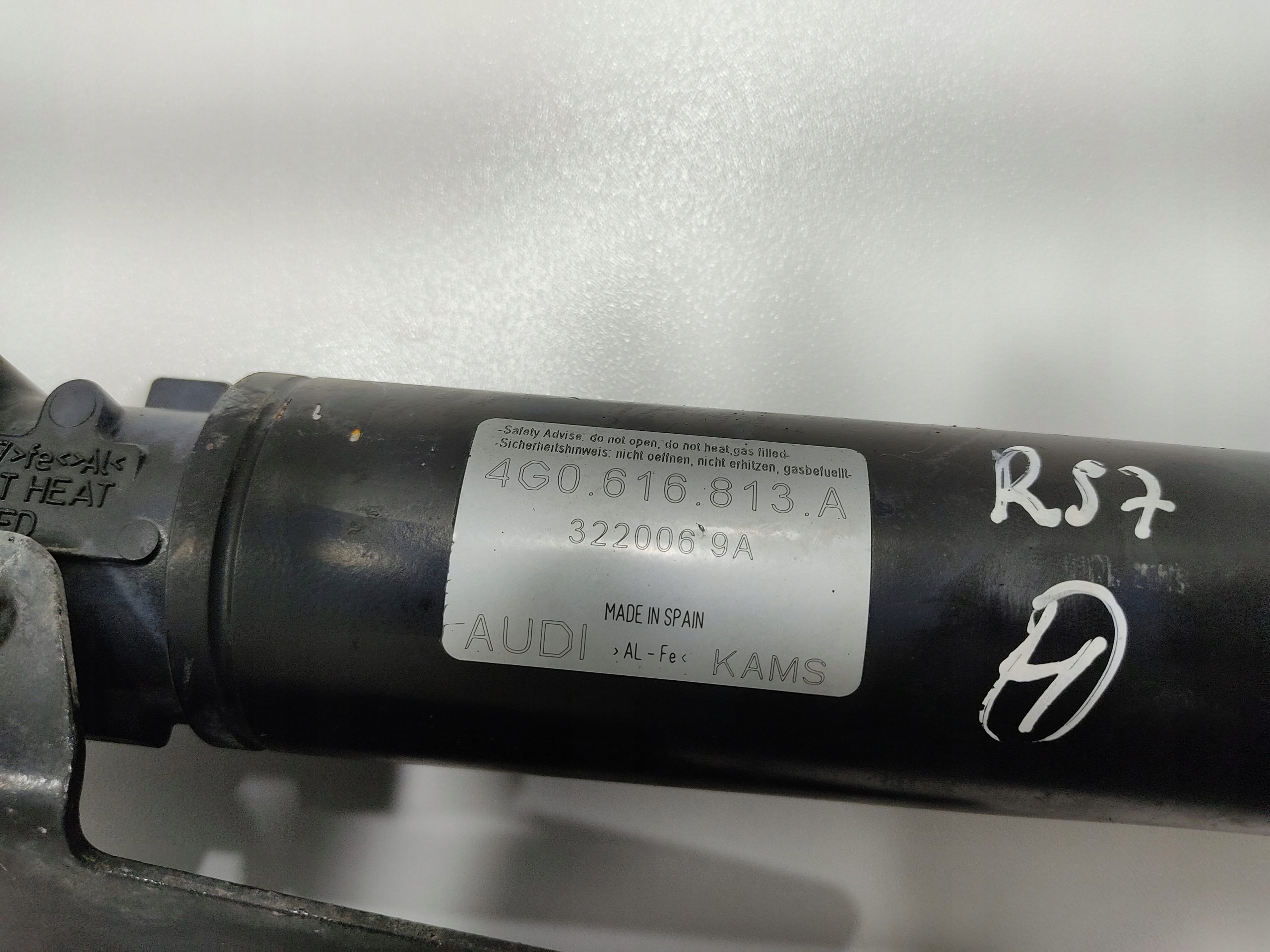 ROZDELOVAC TLAKU PNEUMATIK AUDI A7 RS7 4G 4G0616813A