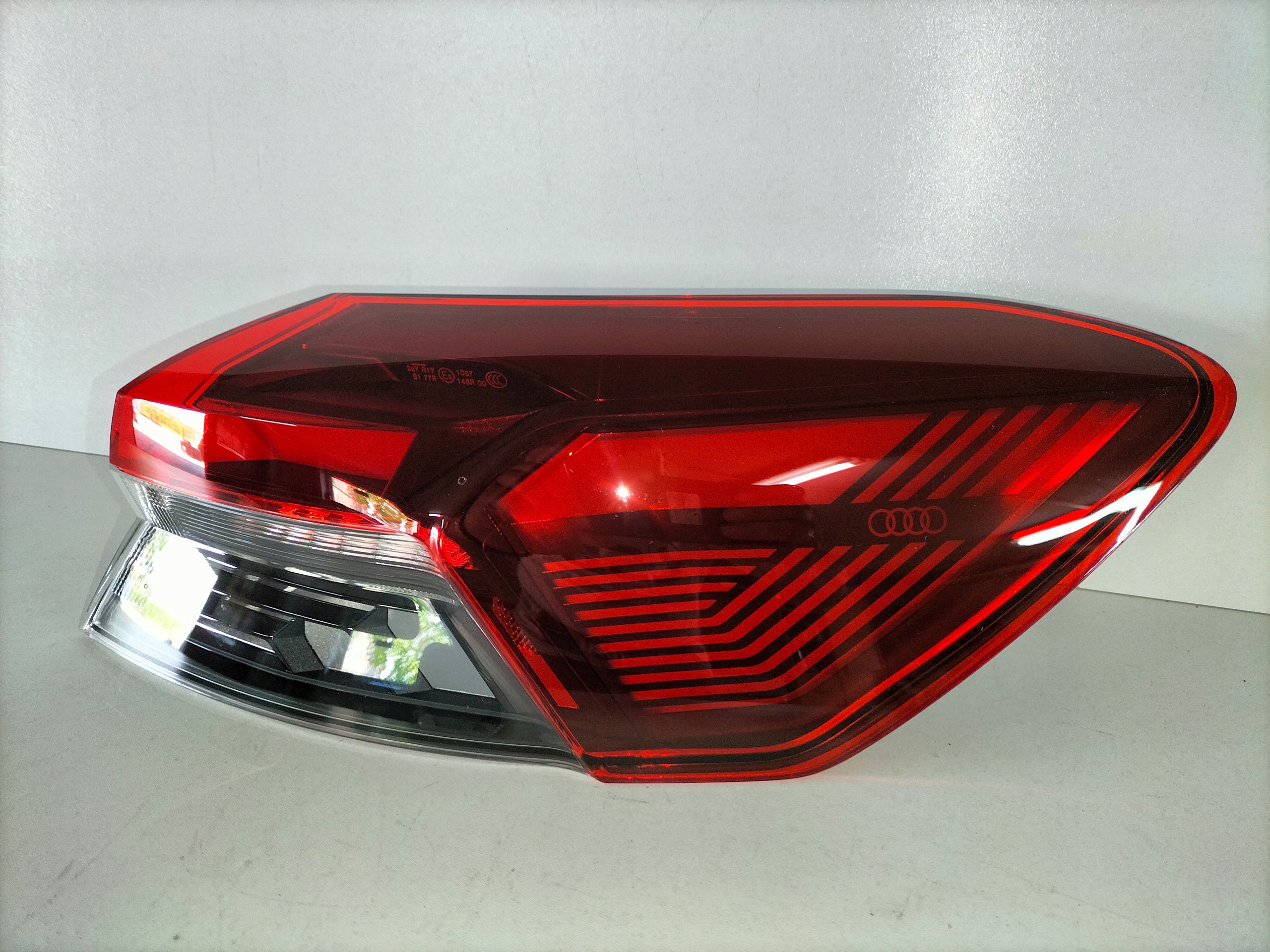 PRAVE ZADNE SVETLO AUDI Q4 E-TRON 22-
