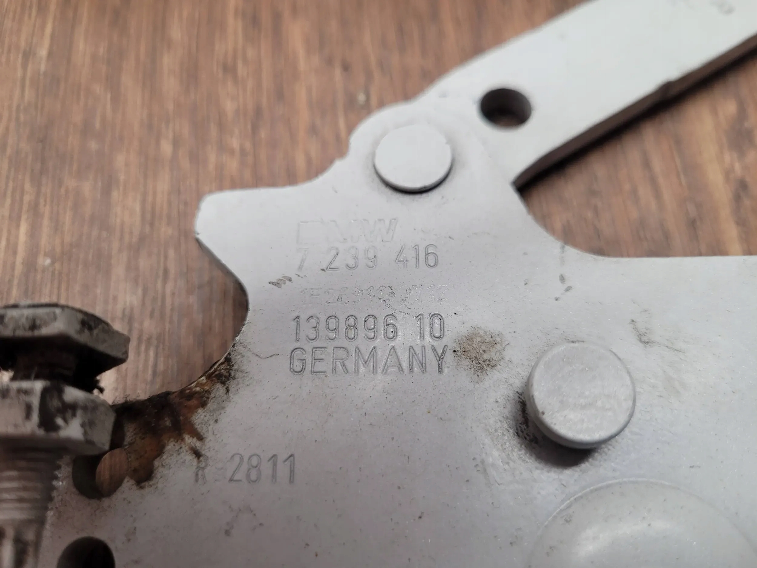 BMW 1 F20 F21 7239416 PRAVY PANT PREDNEJ KAPOTY