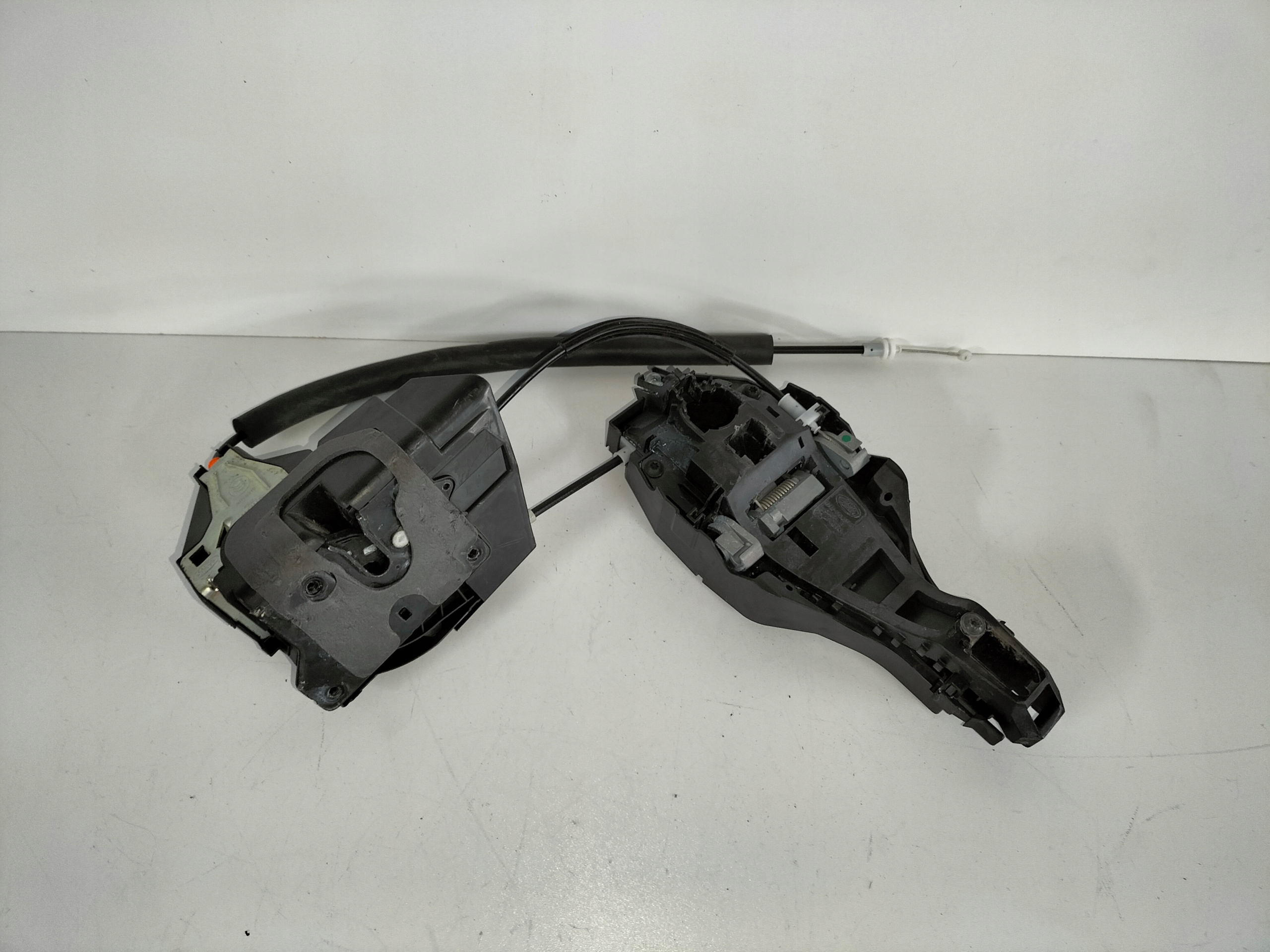 ZAMOK PRAVYCH PREDNYCH DVERI JAGUAR XE X760 15-