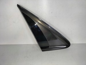 TROJUHOLNIK KRYTKA LAVEHO ZADNEHO BLATNIKA KIA X-CEED XCEED 19- TMAVY CHROM TROJUHOLNIK KRYTKA LAVEHO ZADNEHO BLATNIKA KIA X-CEED XCEED 19- TMAVY CHROM