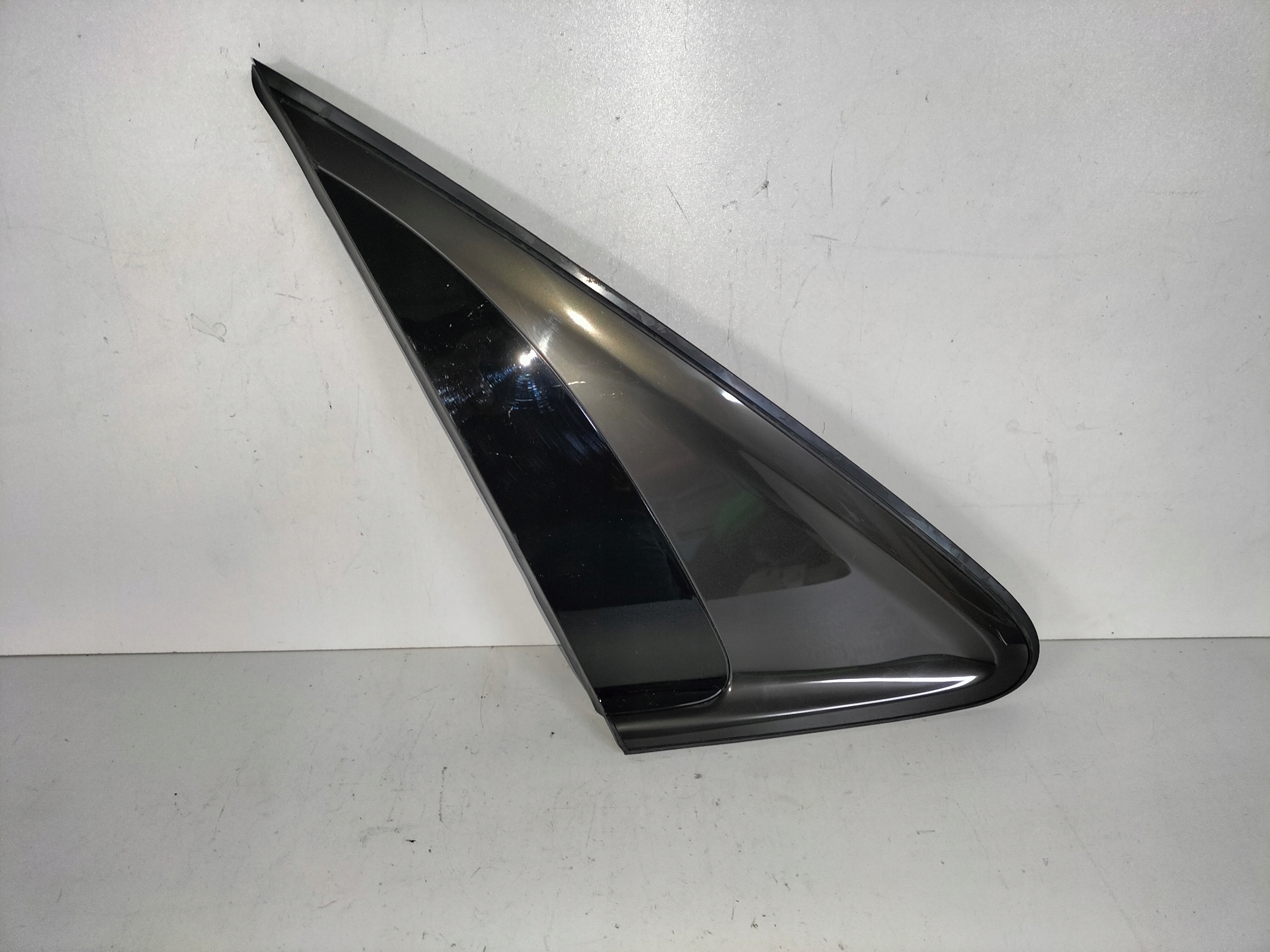 TROJUHOLNIK KRYTKA LAVEHO ZADNEHO BLATNIKA KIA X-CEED XCEED 19- TMAVY CHROM