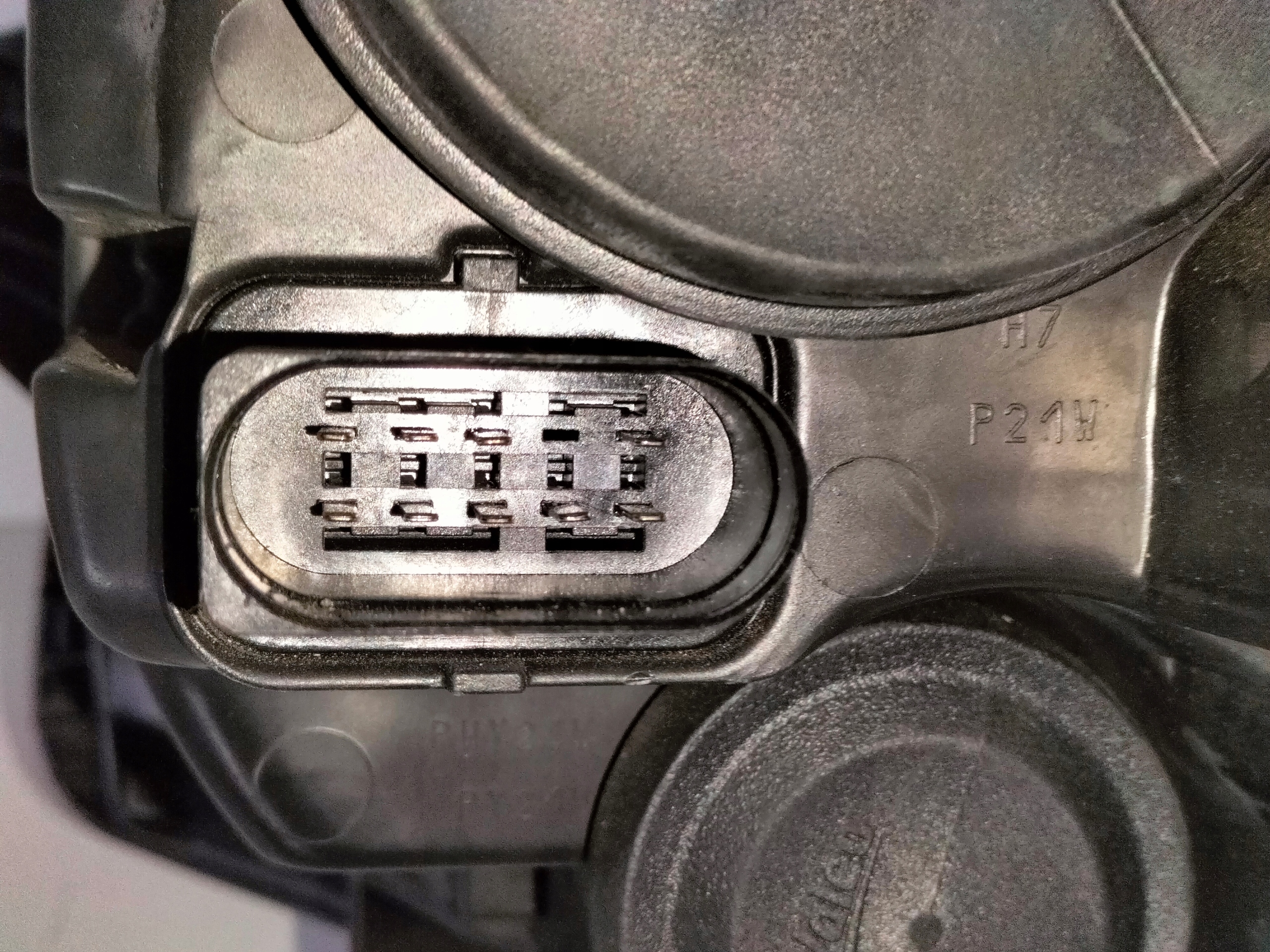 PRAVE PREDNE SVETLO VW T6 15-