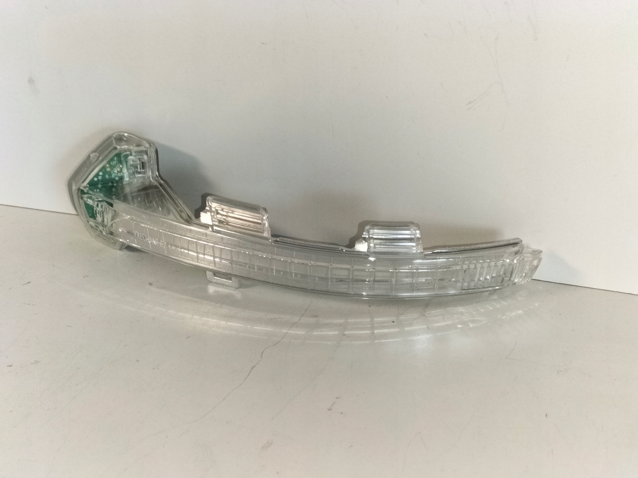 SMEROVKA V LAVOM ZRKADLE VW PASSAT  B8 14-