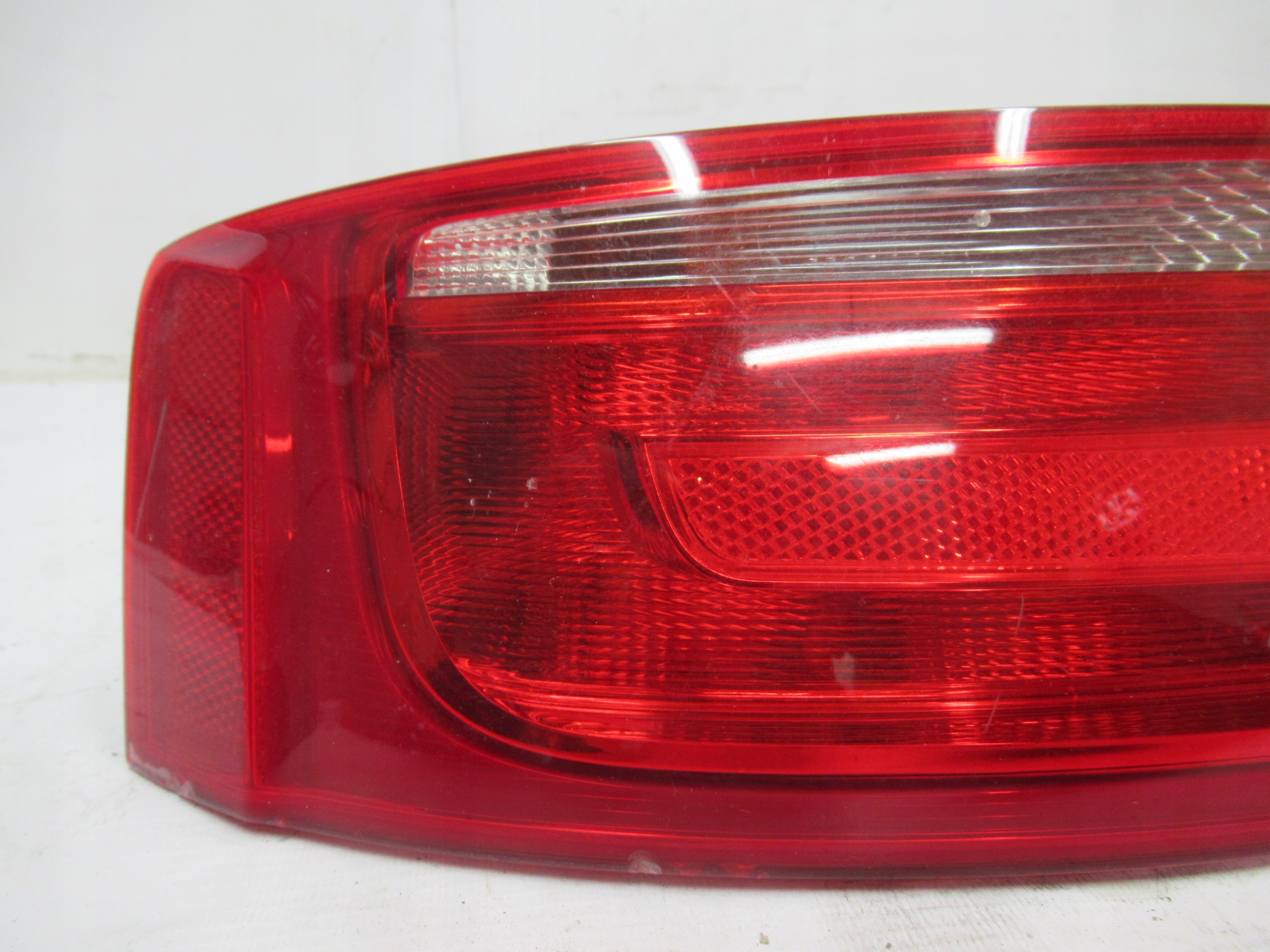 LAVE ZADNE SVETLO AUDI A5 8T0945095