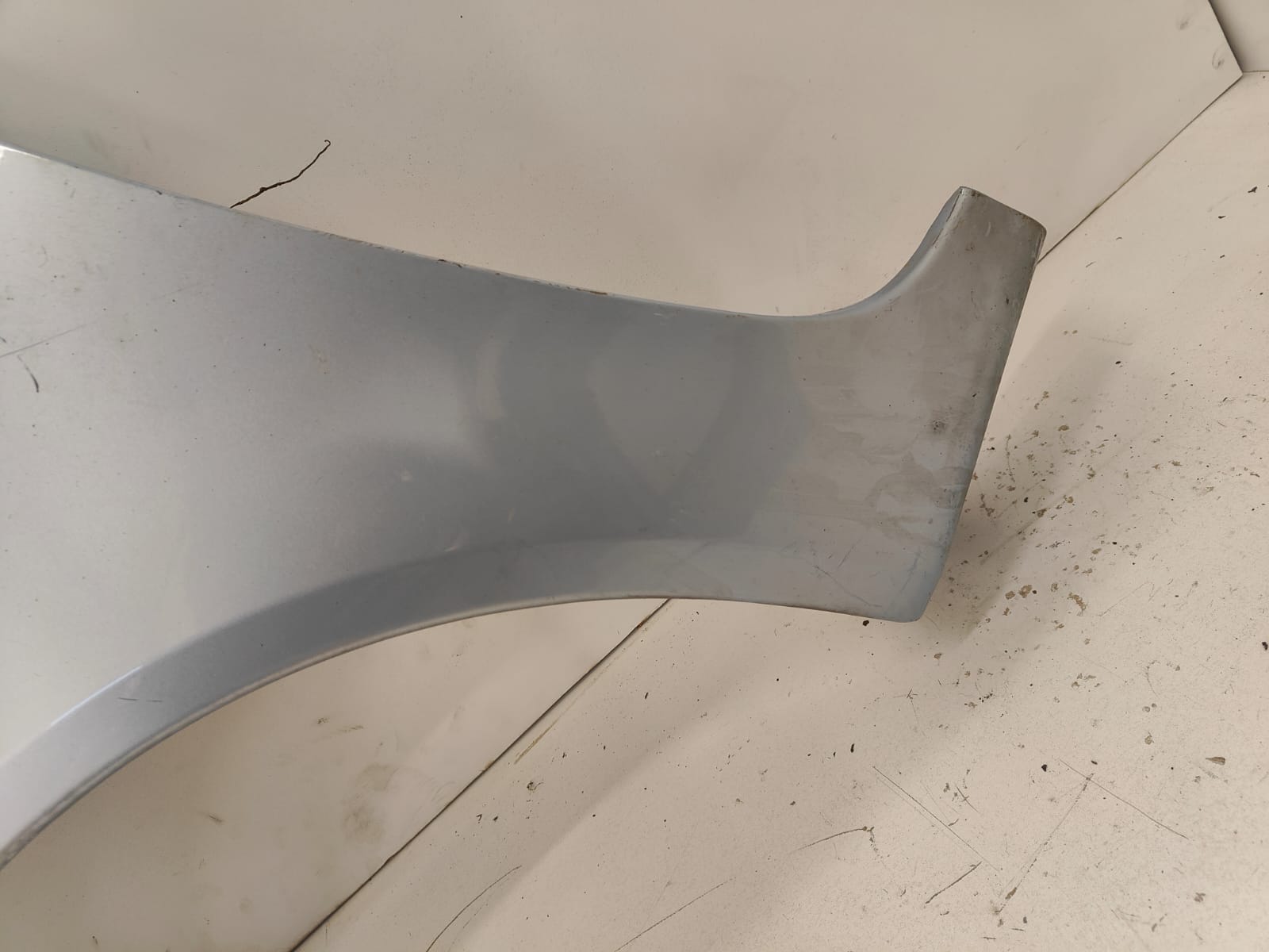 Mitsubishi Colt VI 04-09 ĽAVÝ PREDNÝ BLATNÍK