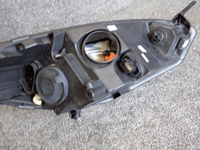 FORD FIESTA MK8 VIII 17- LAVE PREDNE SVETLO BEZ LED