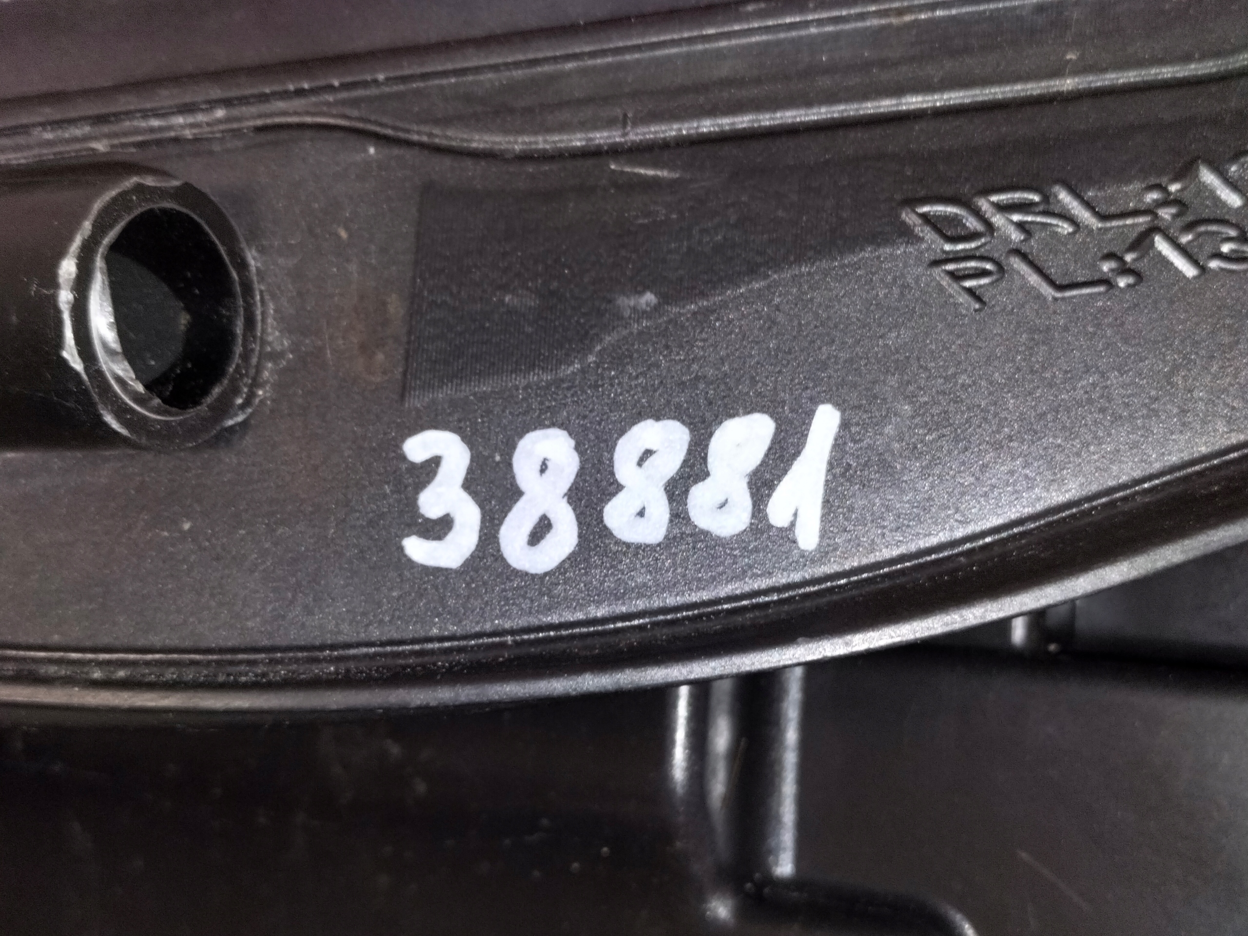 PRAVE PREDNE SVETLO PEUGEOT 2008 13-16