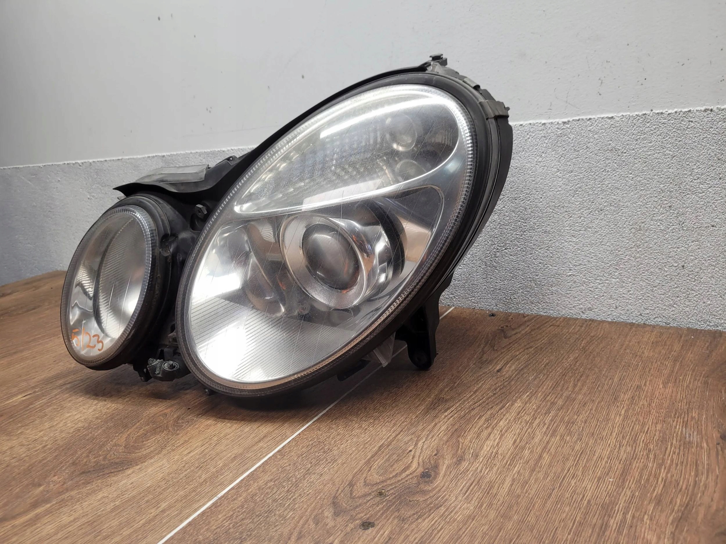 MERCEDES E W211 W 211 ĽAVÉ PREDNÉ SVETLO OBYČAJNÉ