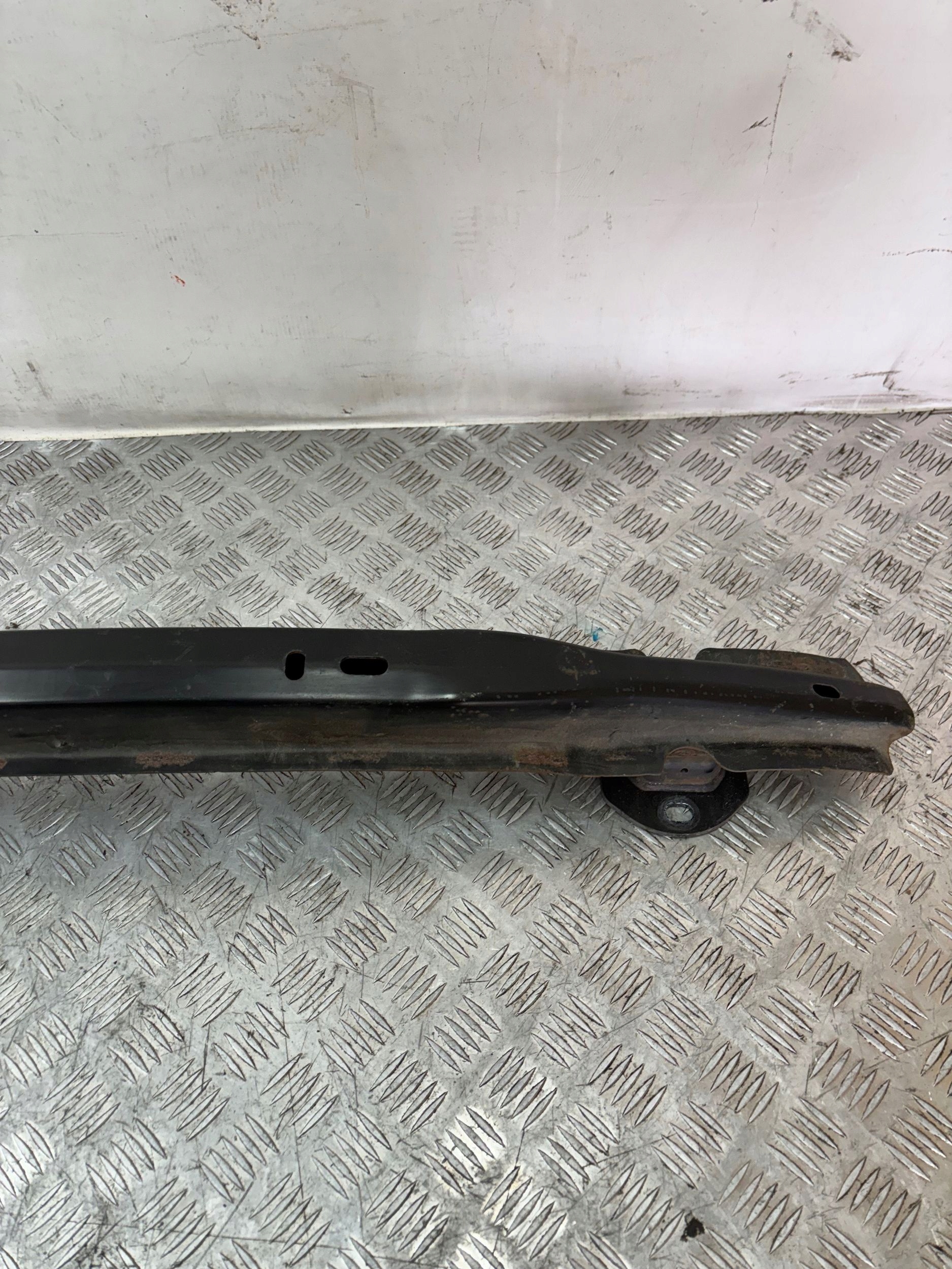 VYSTUHA ZADNEHO NARAZNIKA BMW X3 E83
