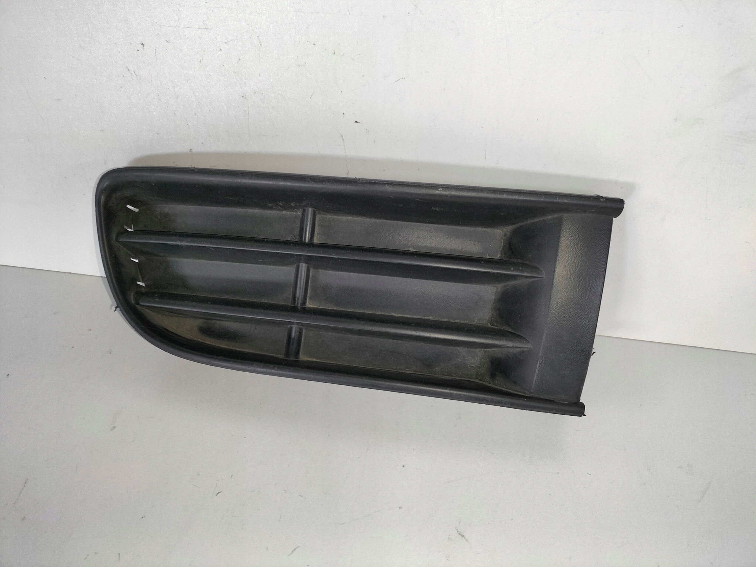 PRAVÁ LIŠTA MRIEŽKA NÁRAZNÍKA VW POLO IV 02-05