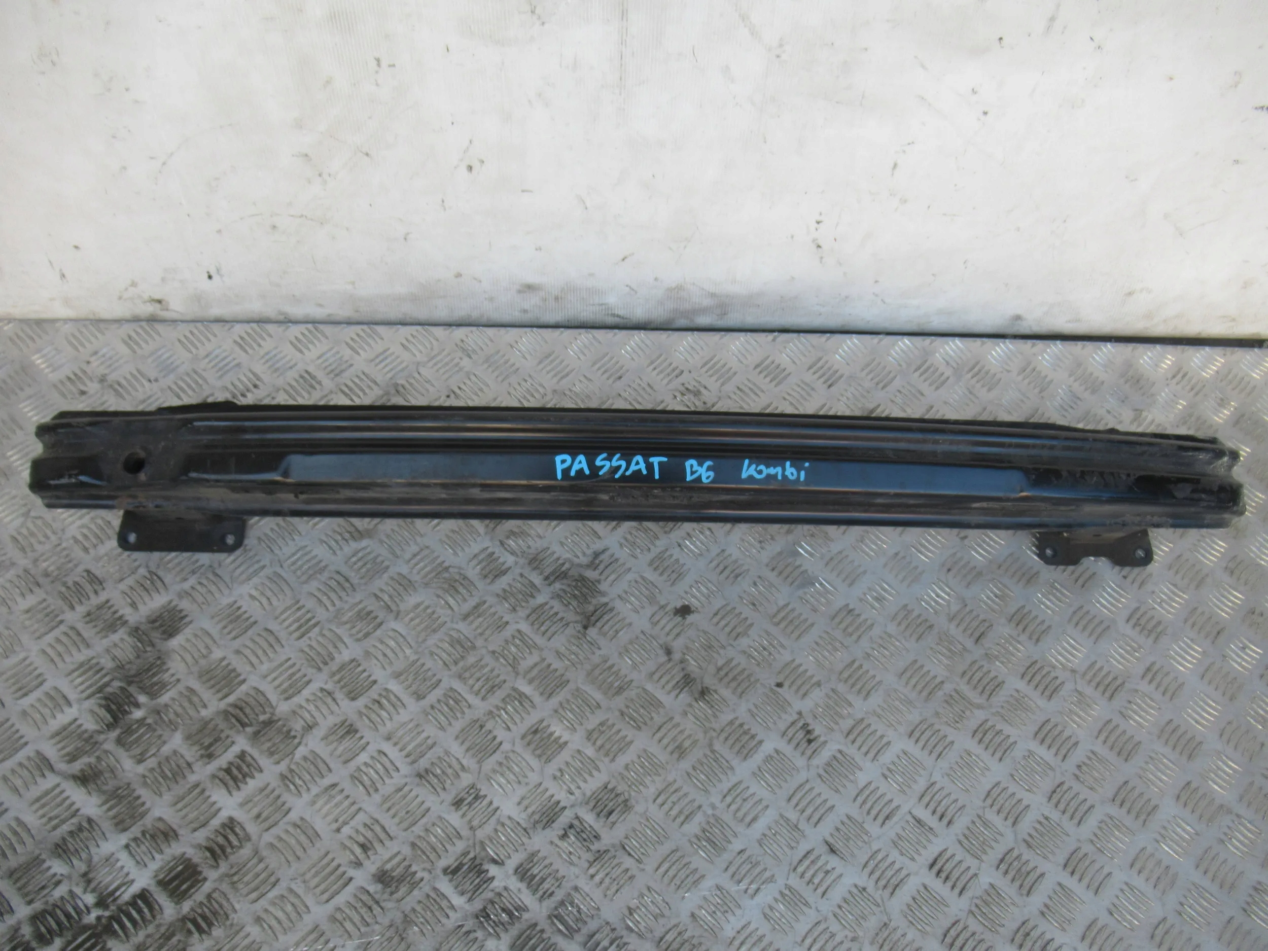 VÝSTUHA ZADNÉHO NÁRAZNÍKA VW PASSAT B6 KOMBI