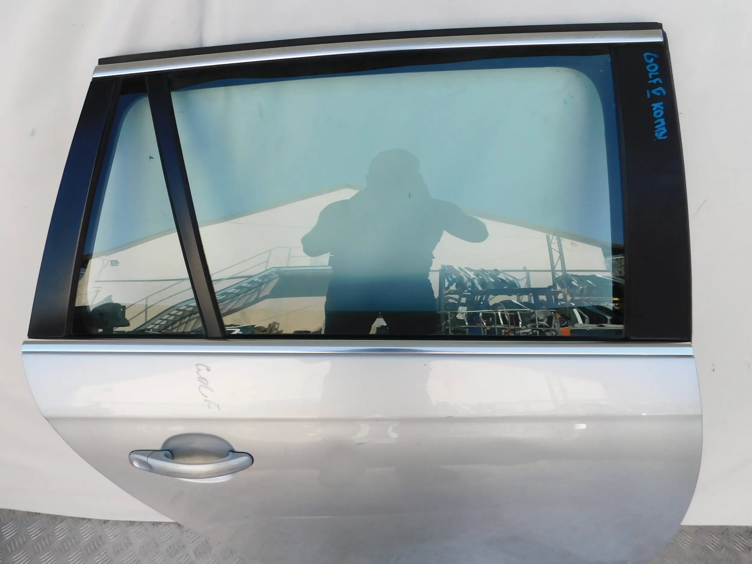 PRAVE ZADNE DVERE VW GOLF V 5 KOMBI