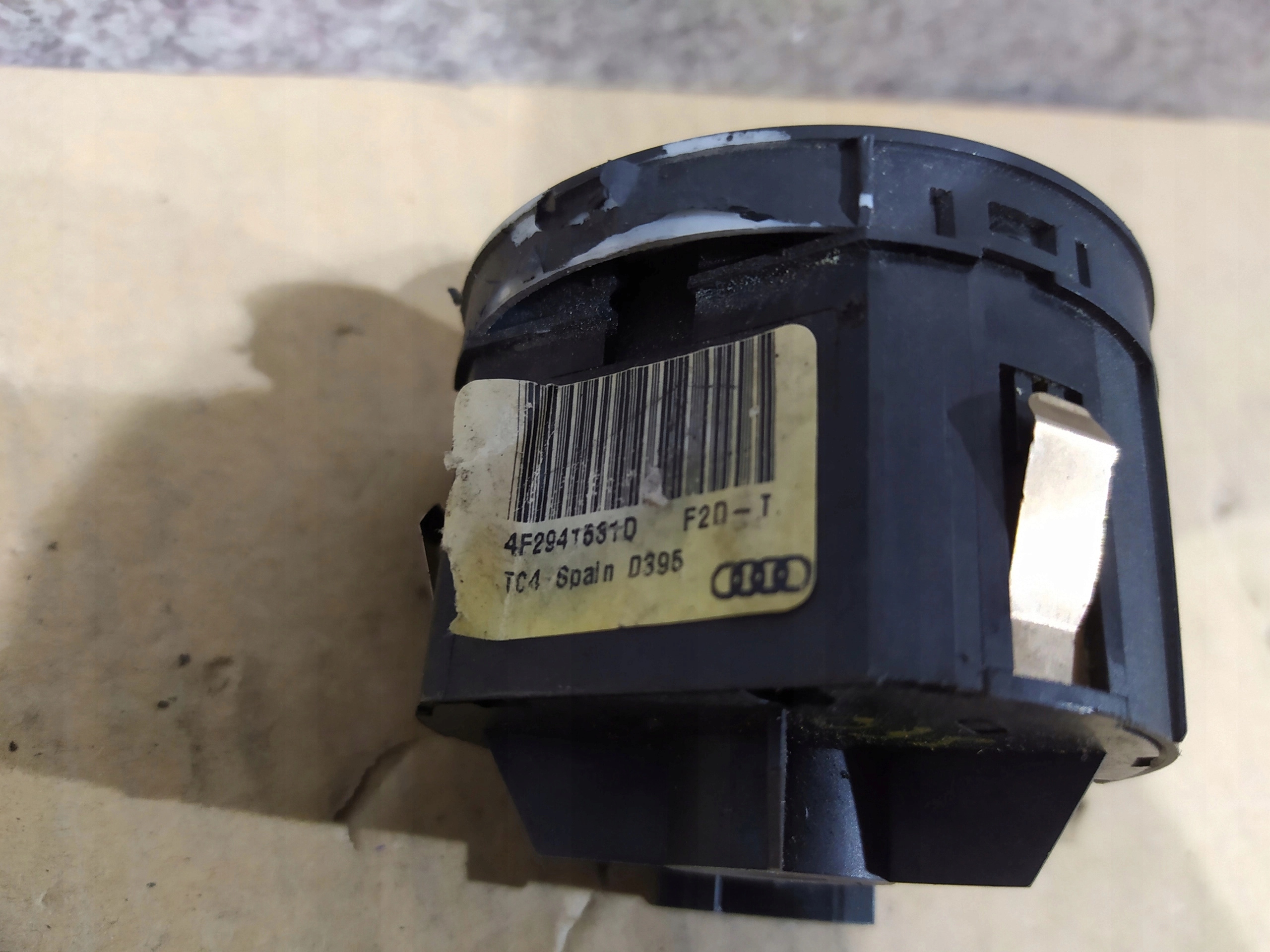 VYPÍNAČ SVETIEL AUDI A6 C6 4F2941531D