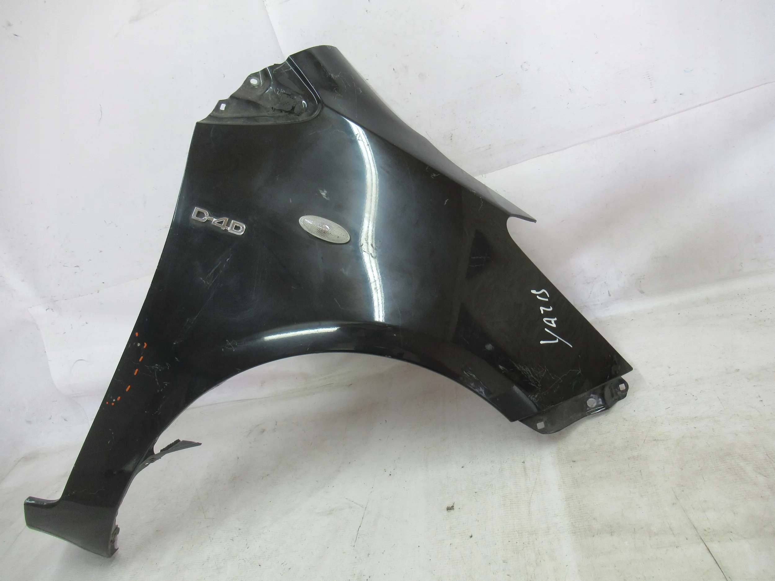 BLATNIK PREDNÝ PRAVY TOYOTA YARIS II 2