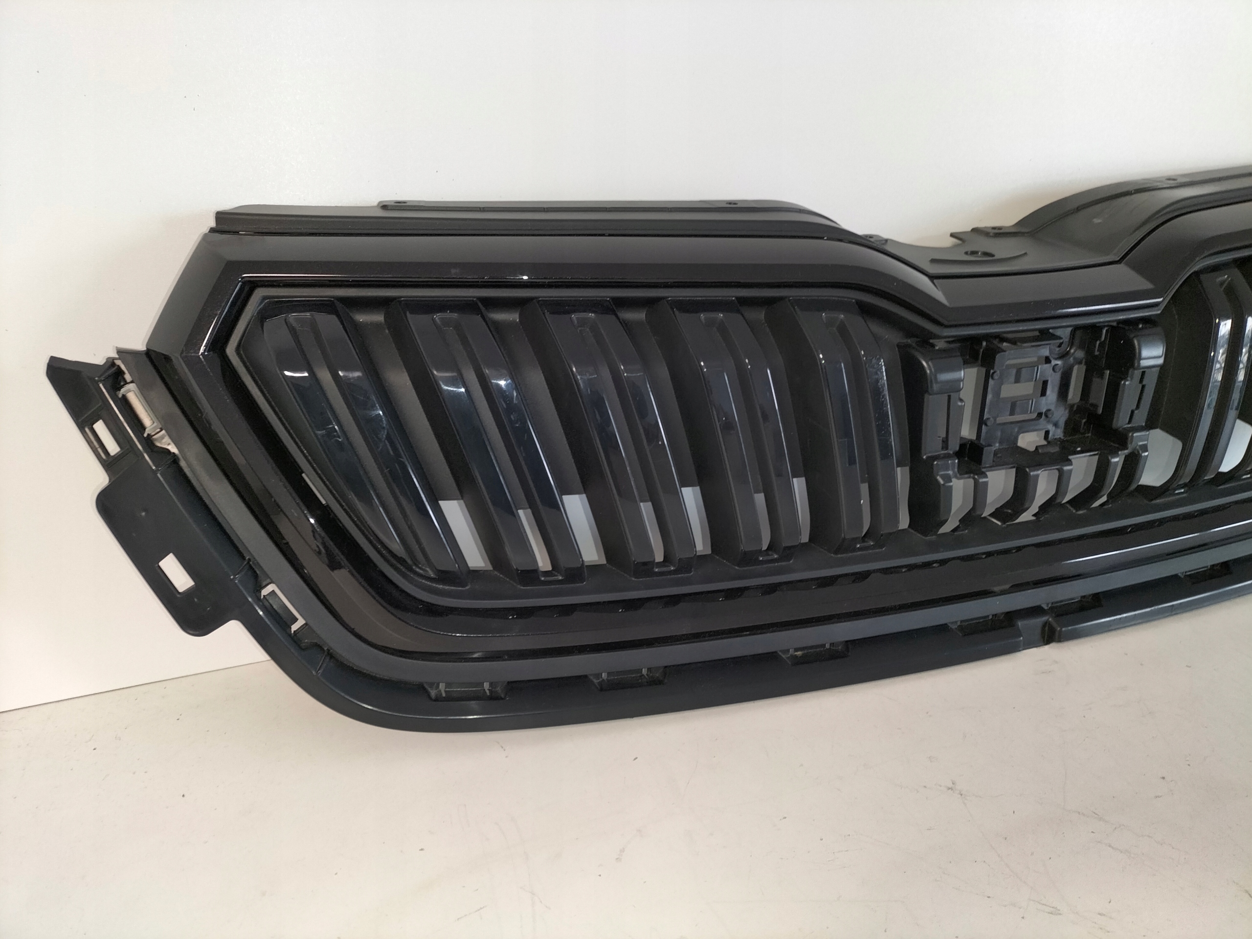 MRIEZKA LISTA SKODA KAMIQ 19-