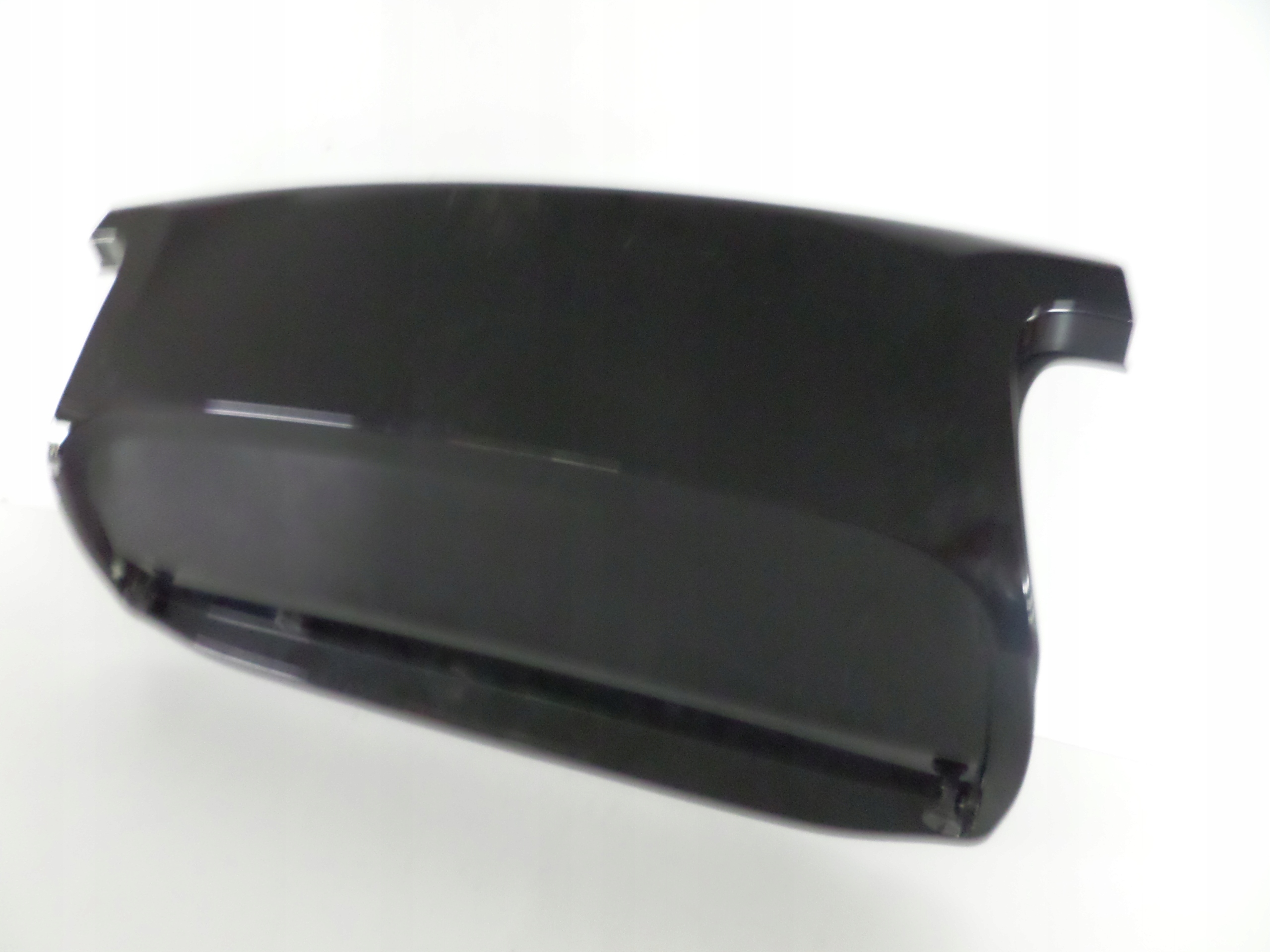 DRZIAK ZADNEHO NARAZNIKA RANGE ROVER VELAR LIFT 19-