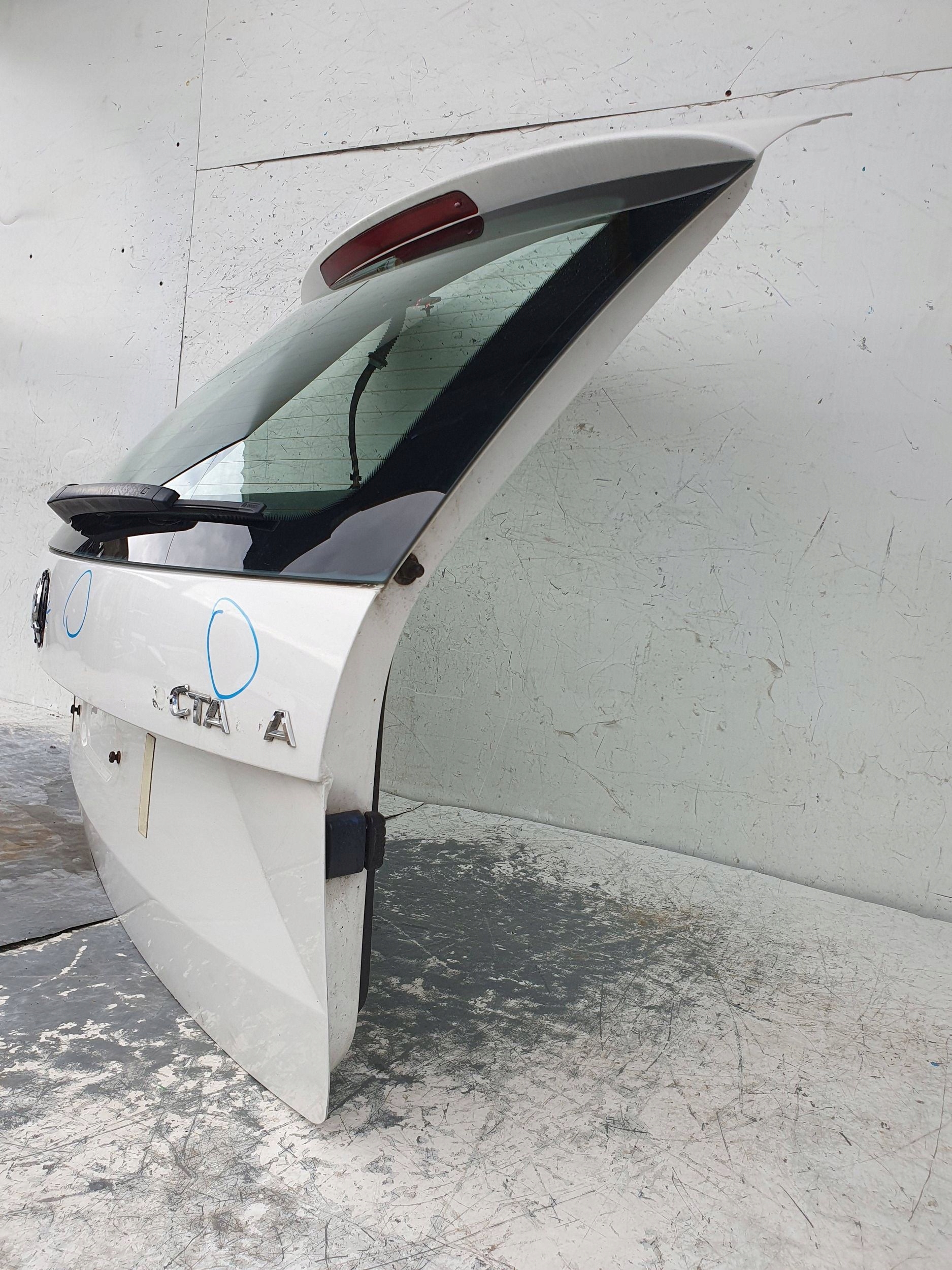 Skoda Octavia III 3 kombi ZADNA KAPOTA