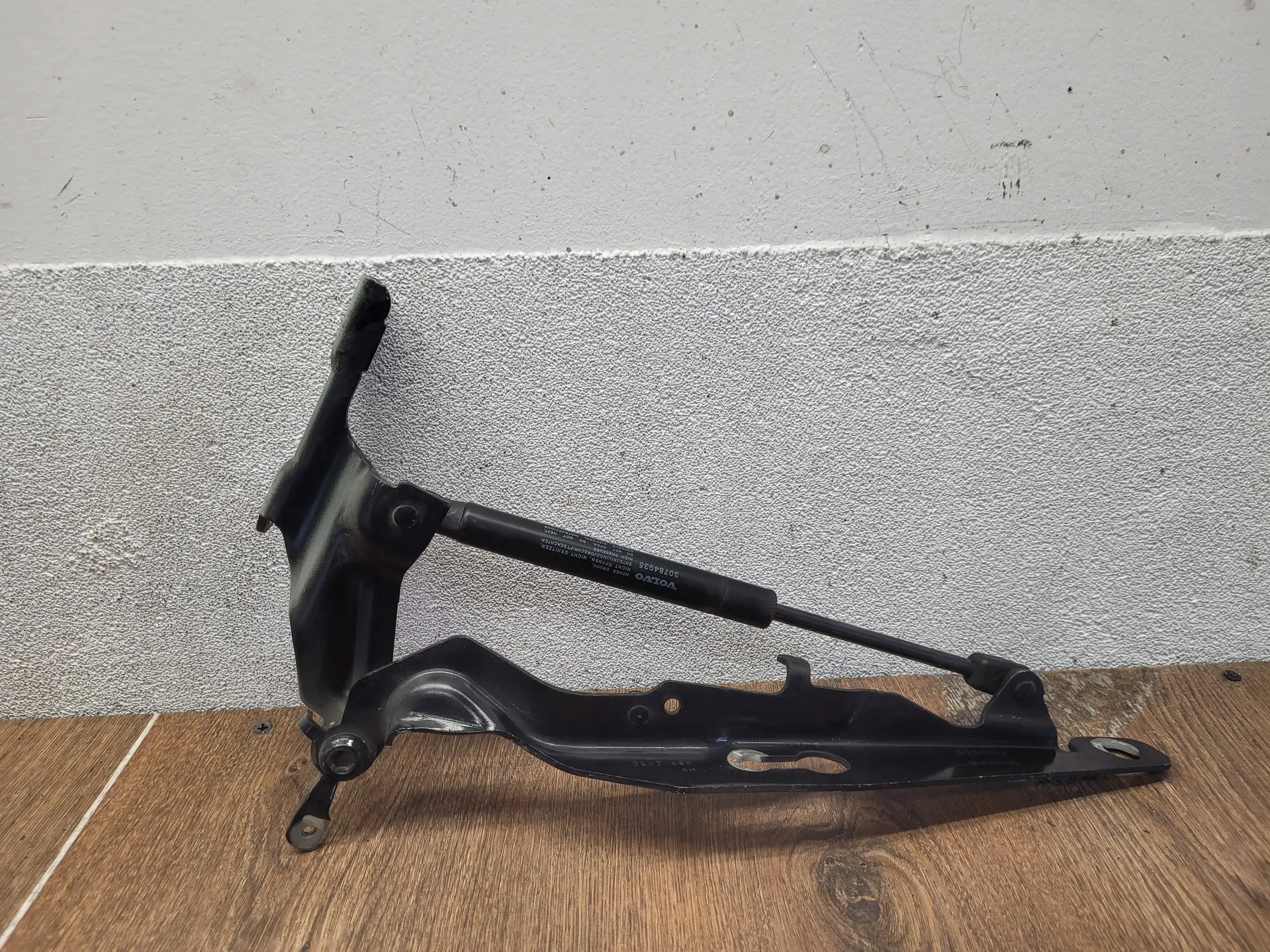 Volvo XC60 30779283 PRAVY PANT PREDNEJ KAPOTY