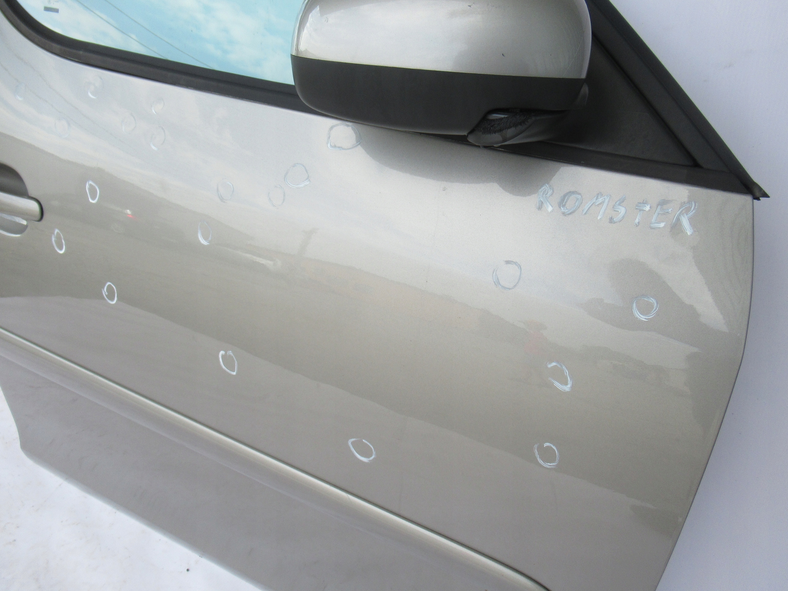 PRAVÉ PREDNÉ DVERE SKODA ROOMSTER