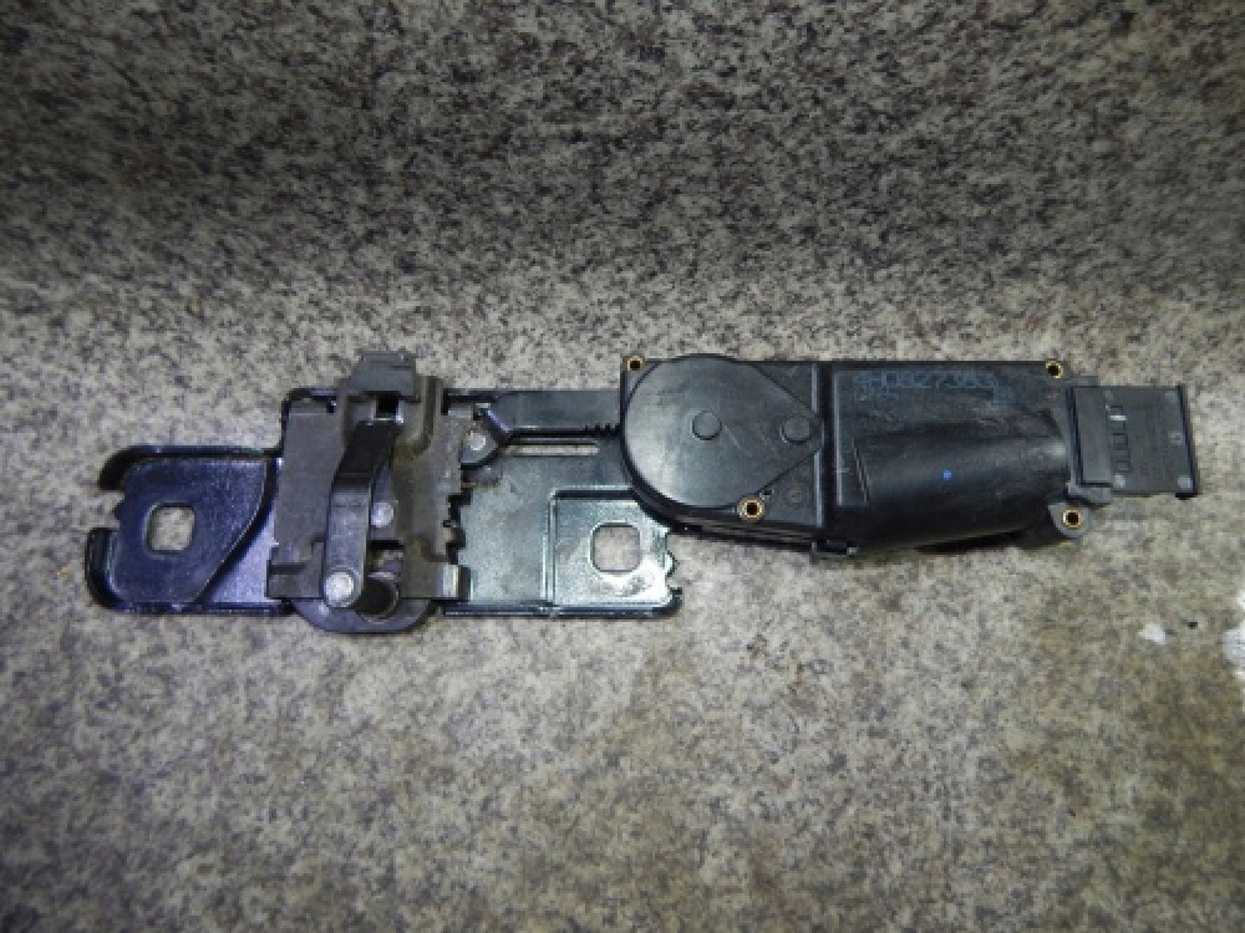 AUDI A8 D4 A7 ZAMOK PIATYCH DVERI 4H0827383