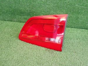 VW TOURAN 10- PRAVE ZADNE SVETLO V KAPOTE VW TOURAN 10- PRAVE ZADNE SVETLO V KAPOTE