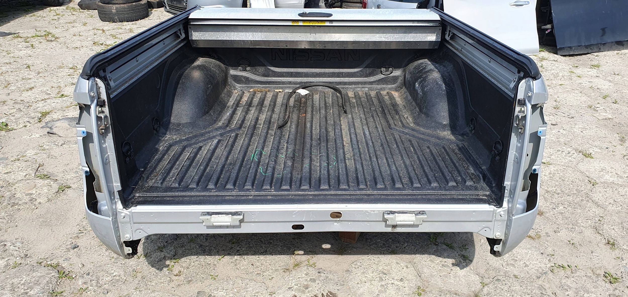 Nissan Navara D23 ŠTVRŤKA KAROSÉRIA ZAD ROLETA