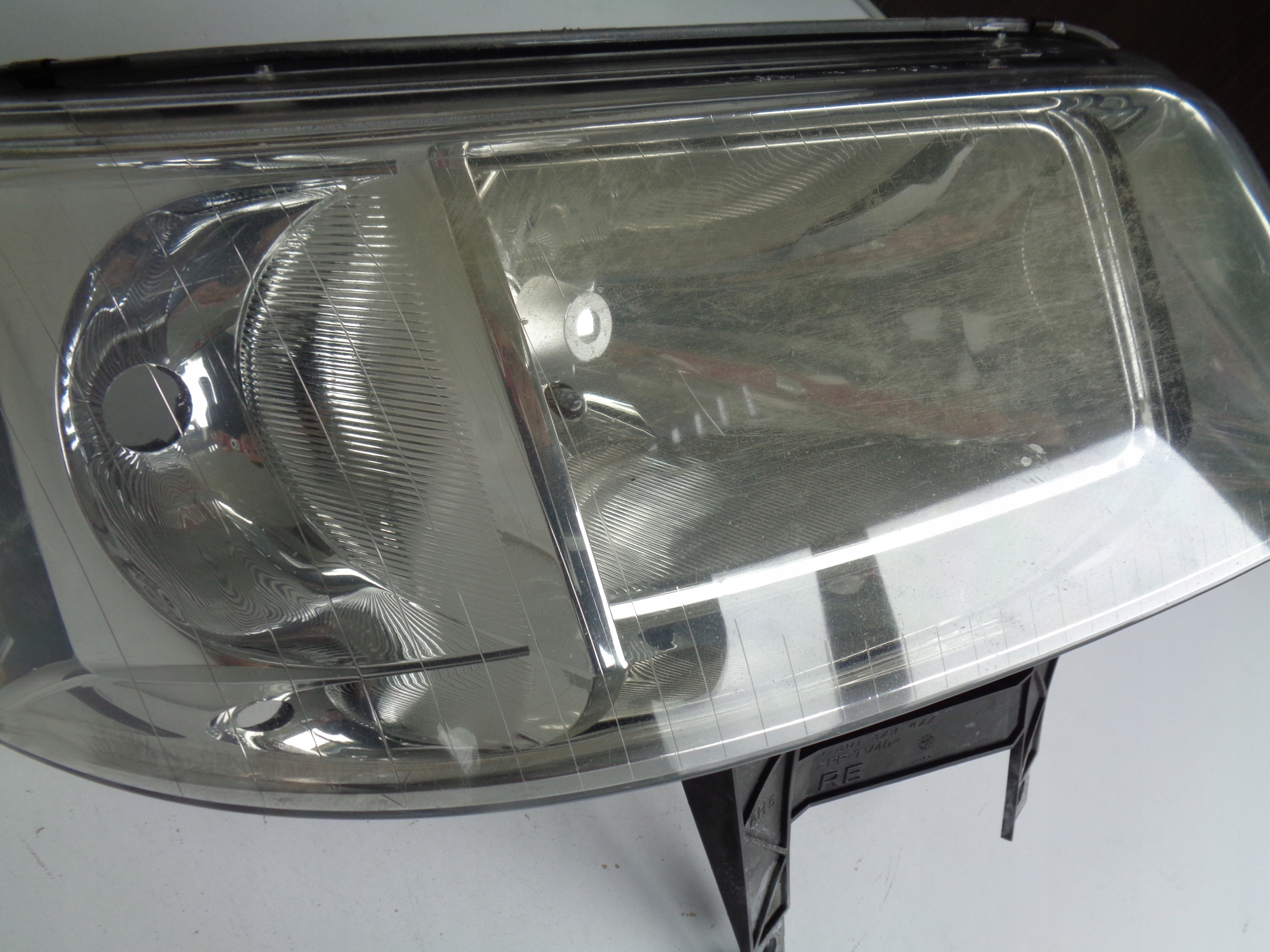 PRAVE PREDNE SVETLO VW T5 7H 7H0 03-09