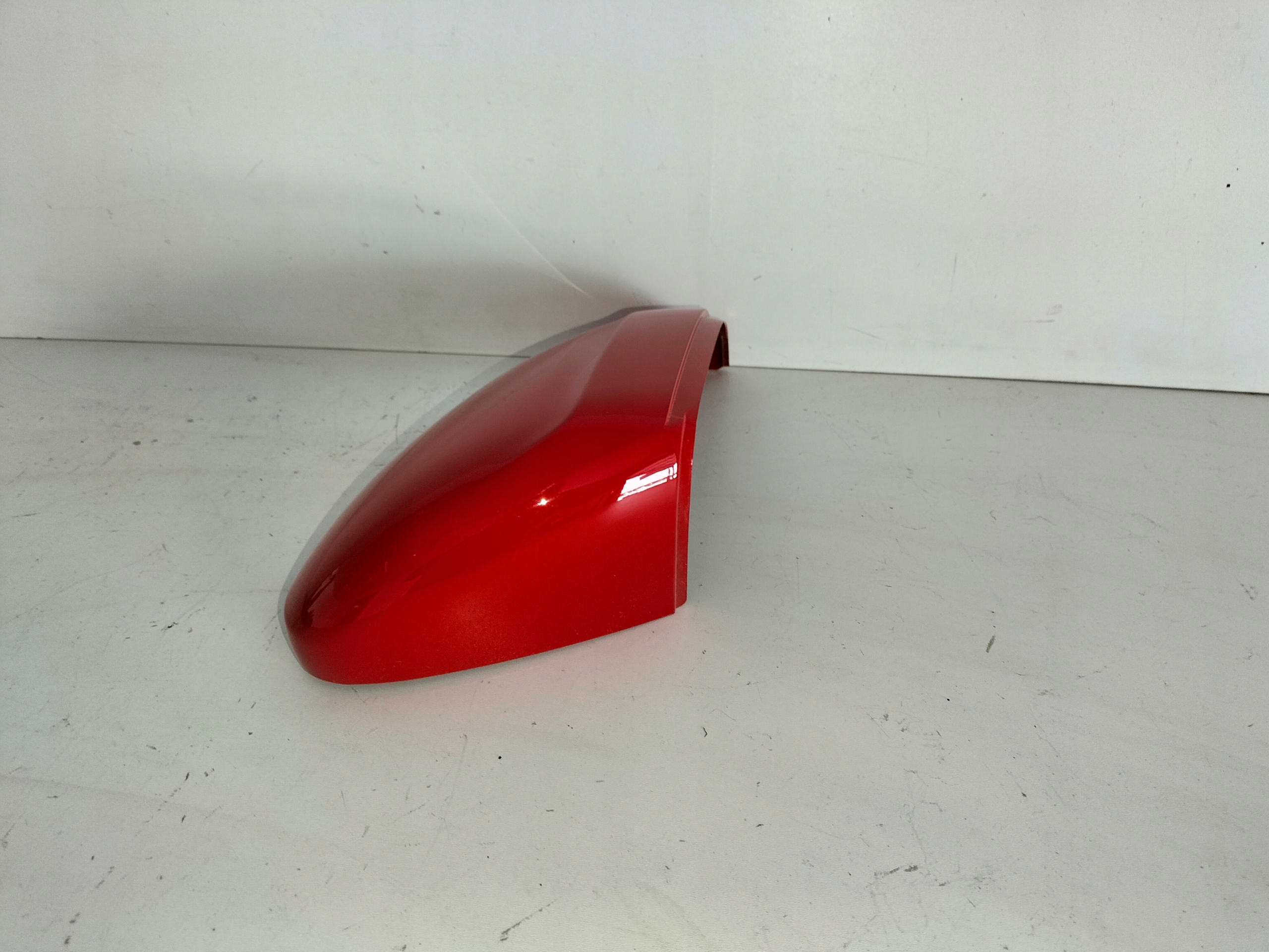 OBAL PRAVÉHO ZRKADLA VW PASSAT B8 14-