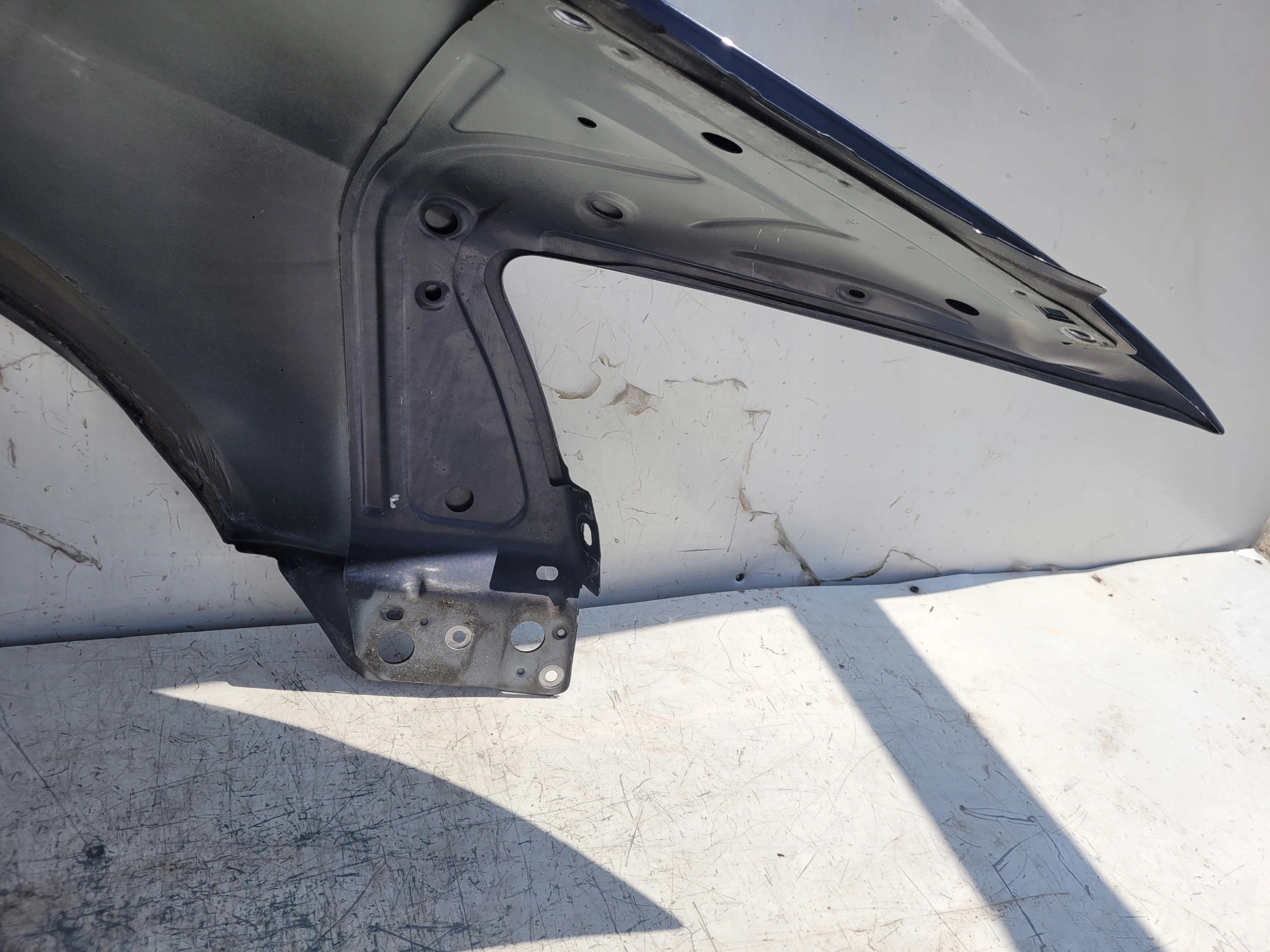 AUDI A6 C6 LIFT ĽAVÝ PREDNÝ BLATNÍK