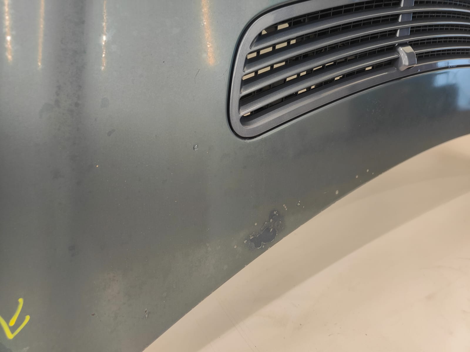 MERCEDES w211 02-09 PREDNÁ KAPOTA LIŠTA MRIEŽKA
