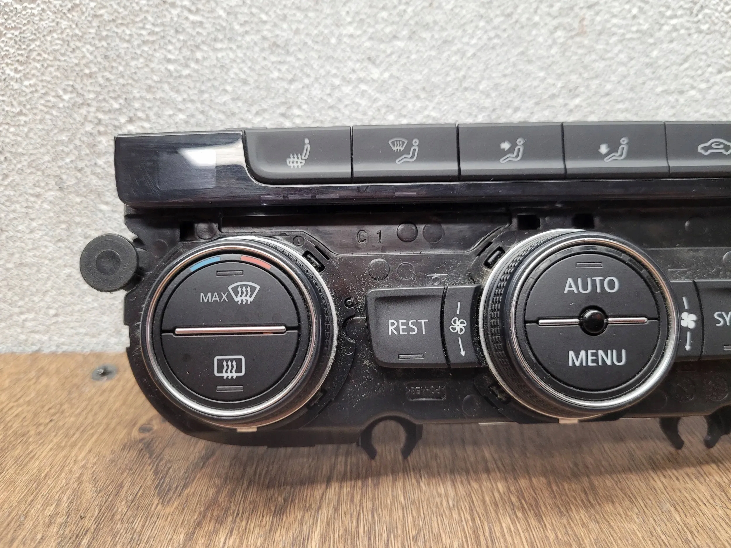 Vw PASSAT B8 5G0907044BG CLIMATRONIC OVLADANIE KURENIA